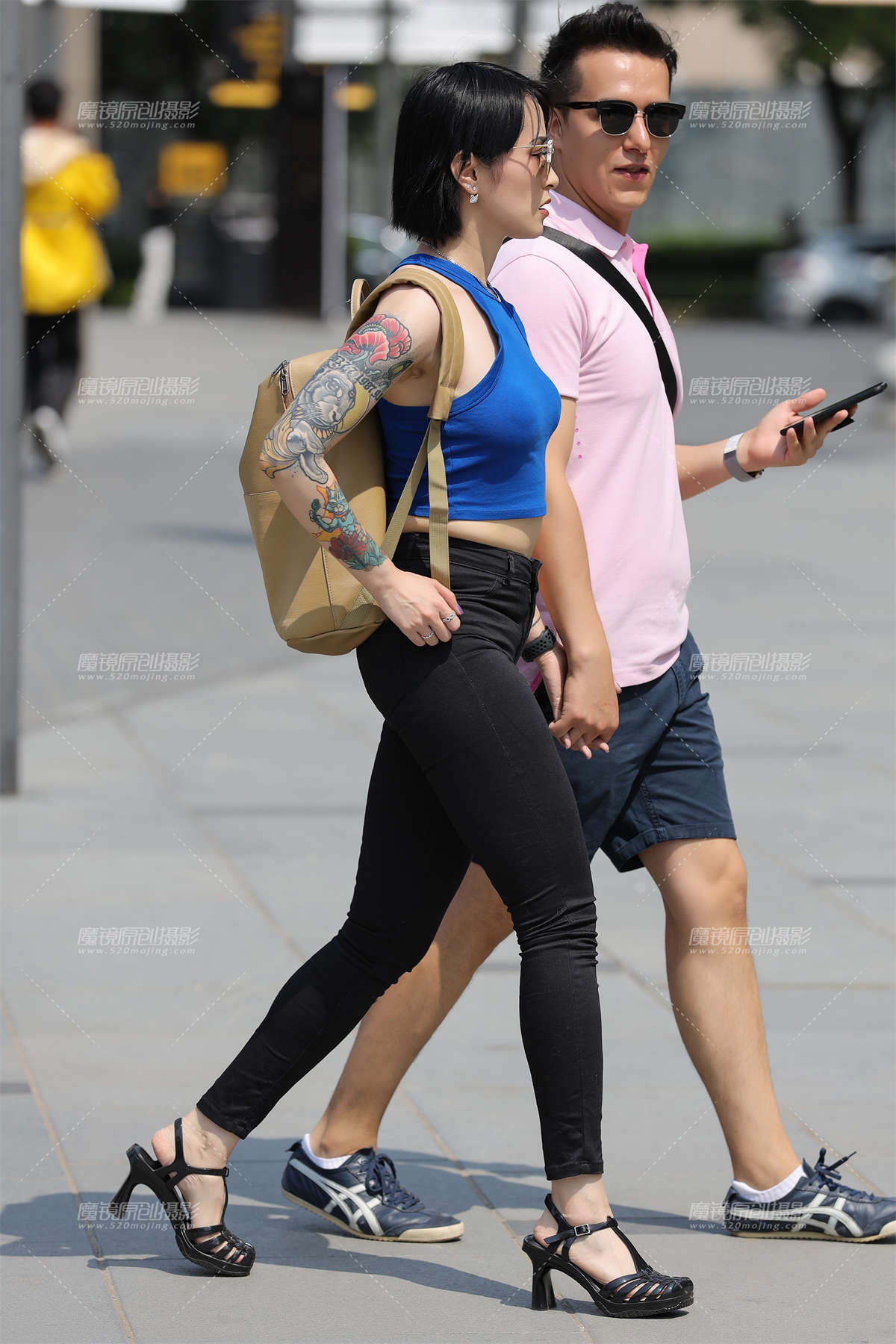 【小默赛帖】第1376篇★紧身裤美女★-日更街拍