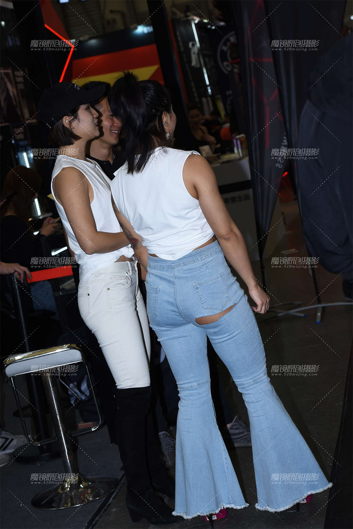 图片[2]-白裤靴子透出性感-日更街拍