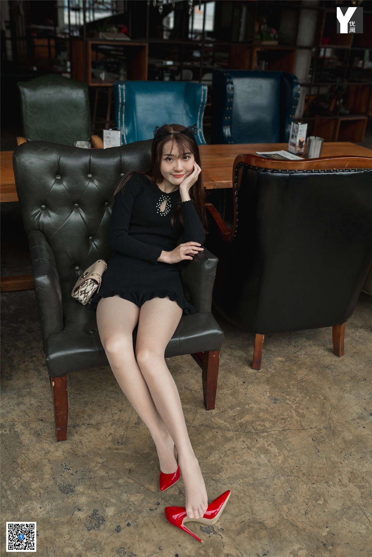 图片[2]-IESS异思趣向 丝享家729期：婉萍 邻居的红色高跟-日更街拍