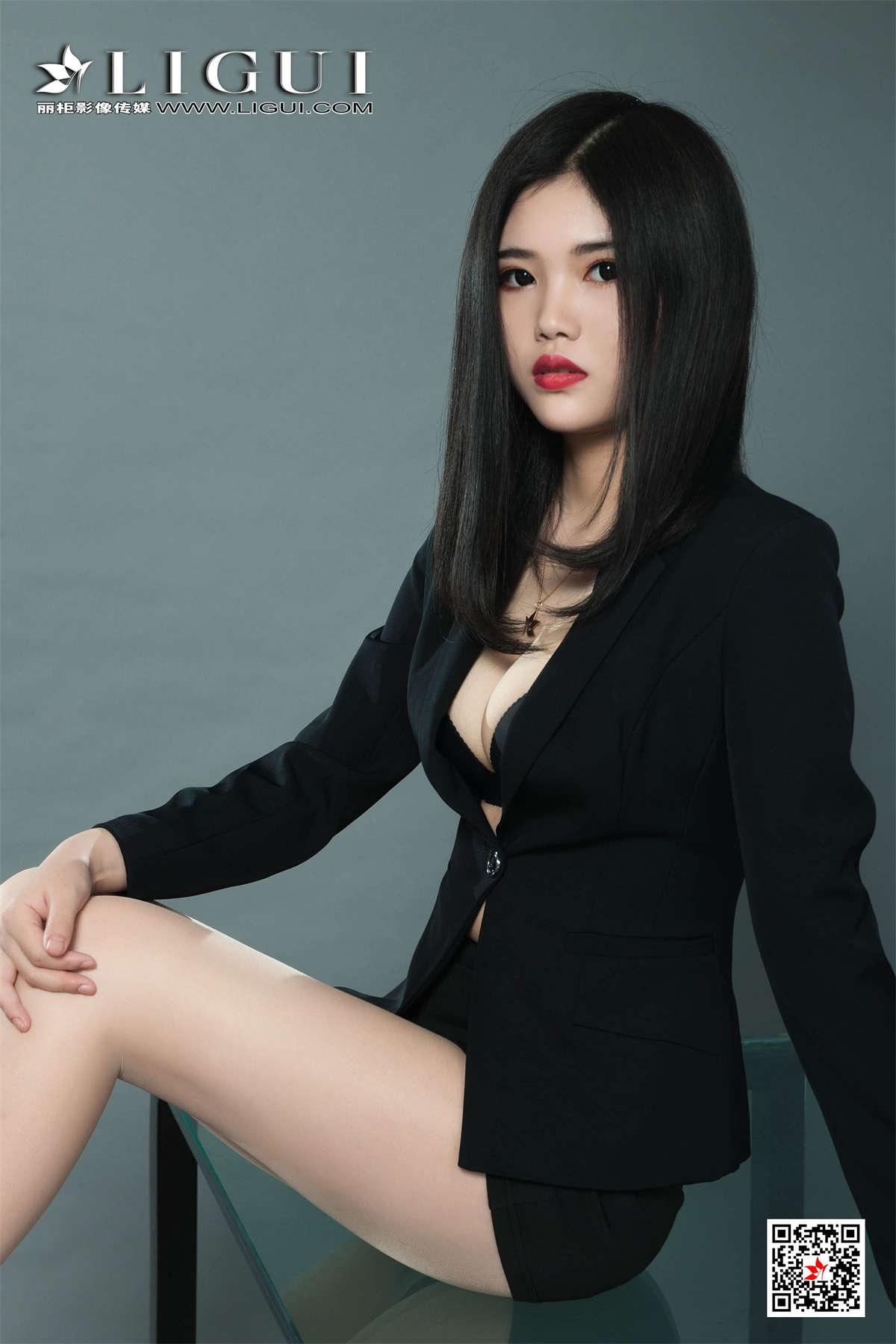 Ligui丽柜 2019.11.25 职场新秀 小辫儿-日更街拍