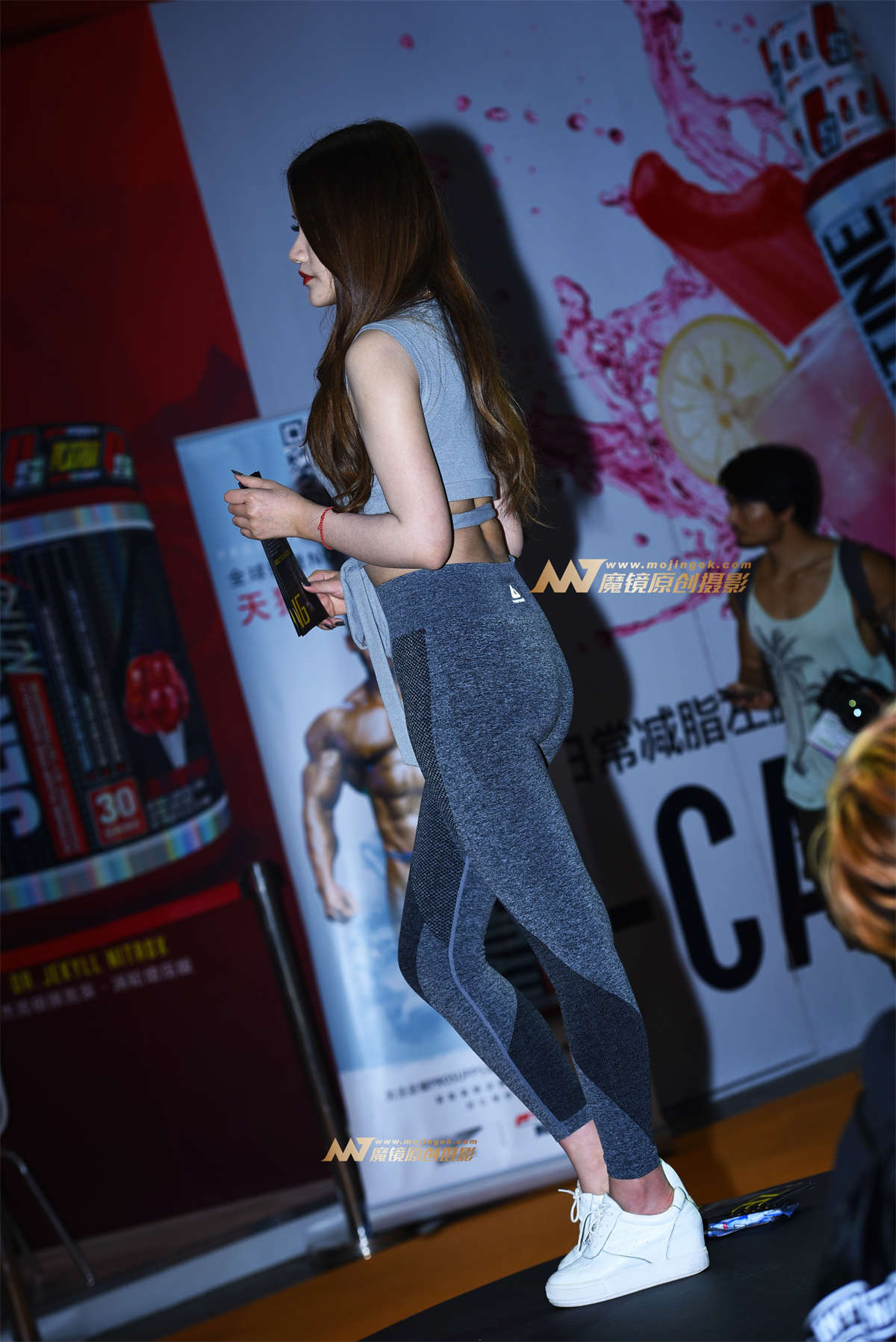 图片[2]-【咔喳赛贴】灰色紧身-日更街拍