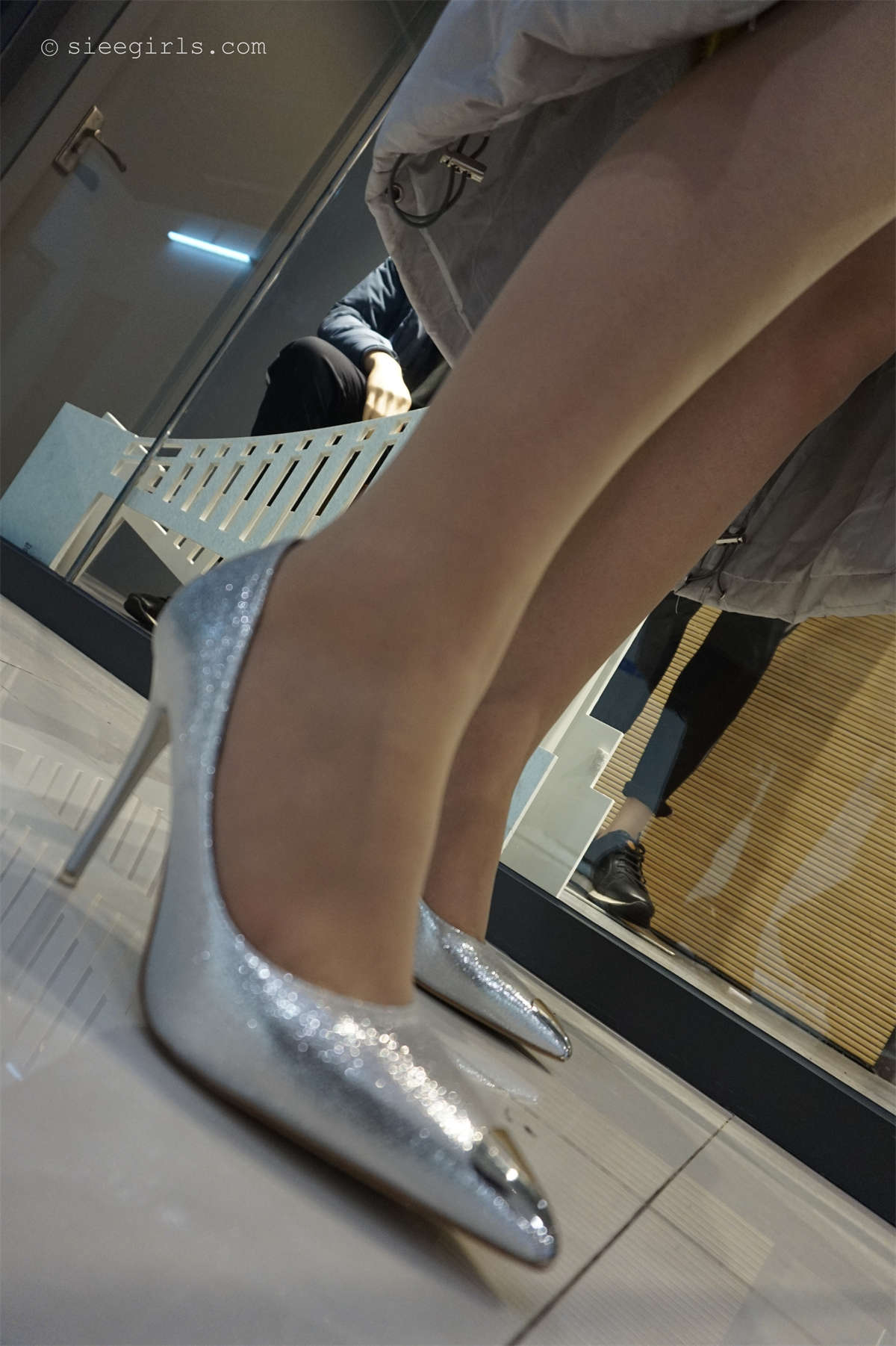 图片[2]-SIEE丝意新刊 NO.026 依依 银色高跟鞋-日更街拍