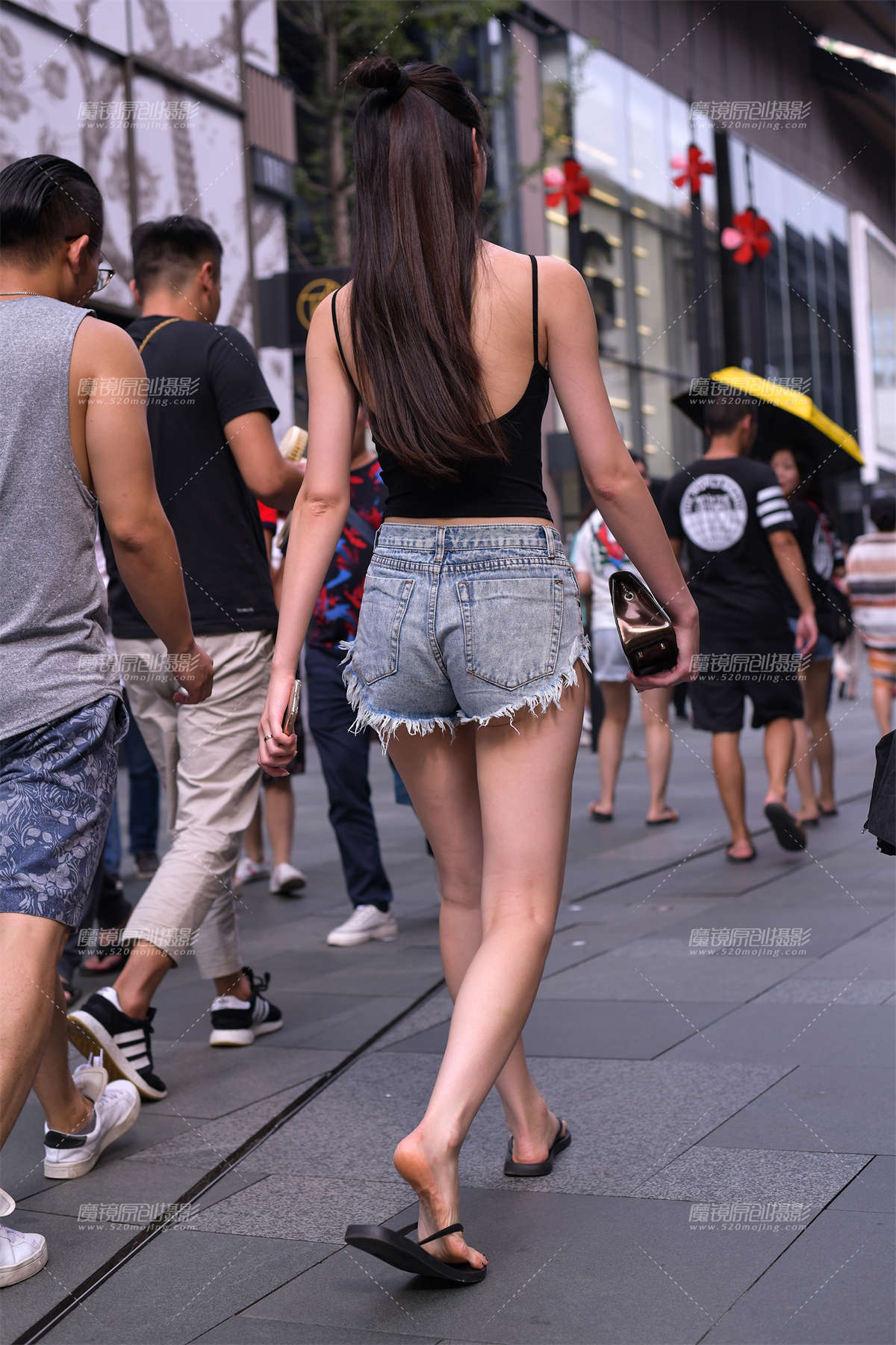 图片[2]-拖鞋穿的都这么有气势-日更街拍