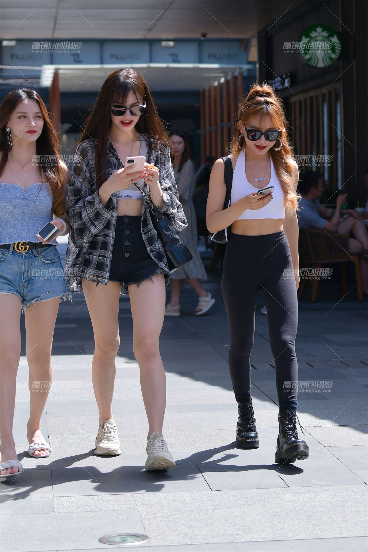 小背心，黑色紧身裤-日更街拍