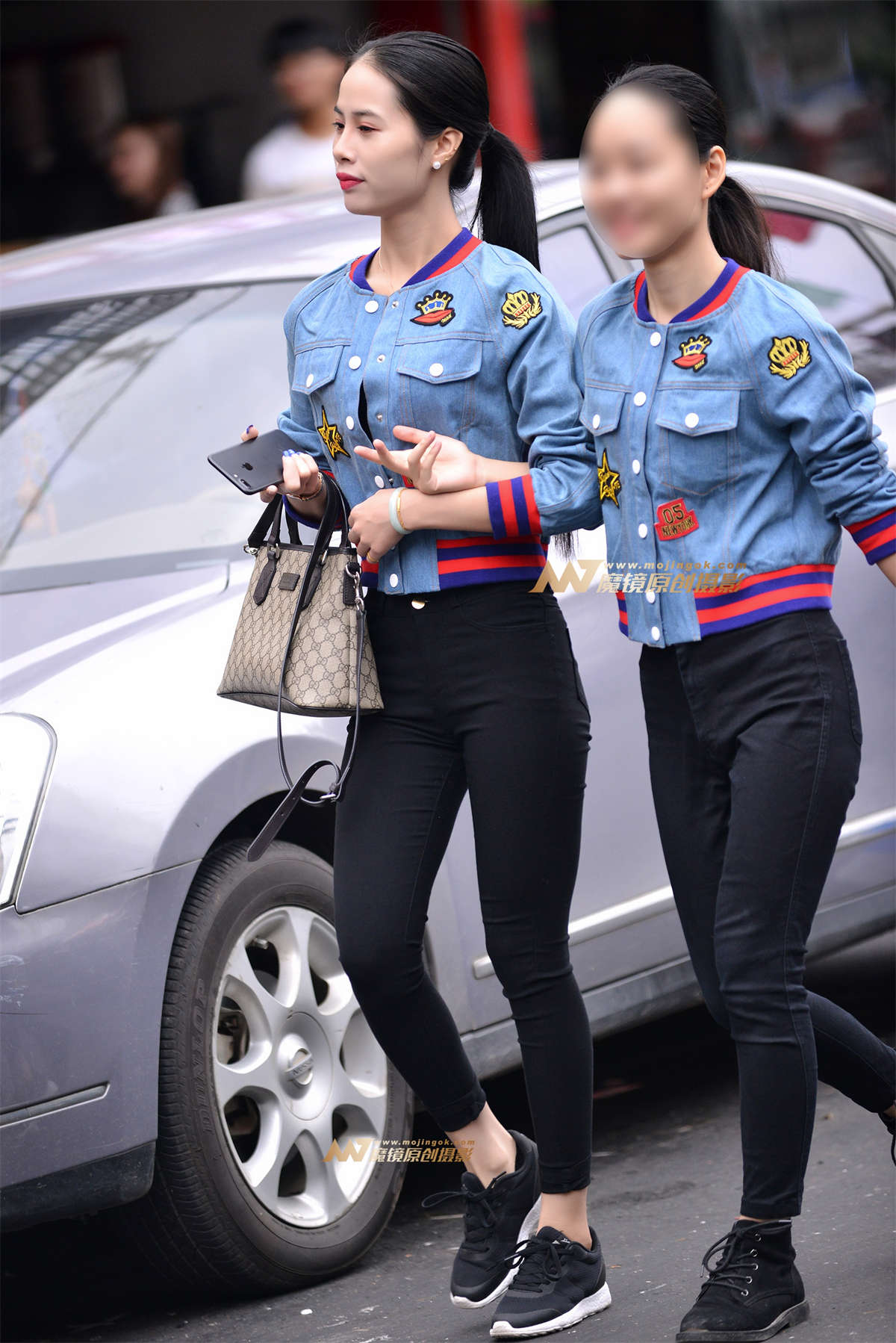 黑裤两妹子街拍-日更街拍