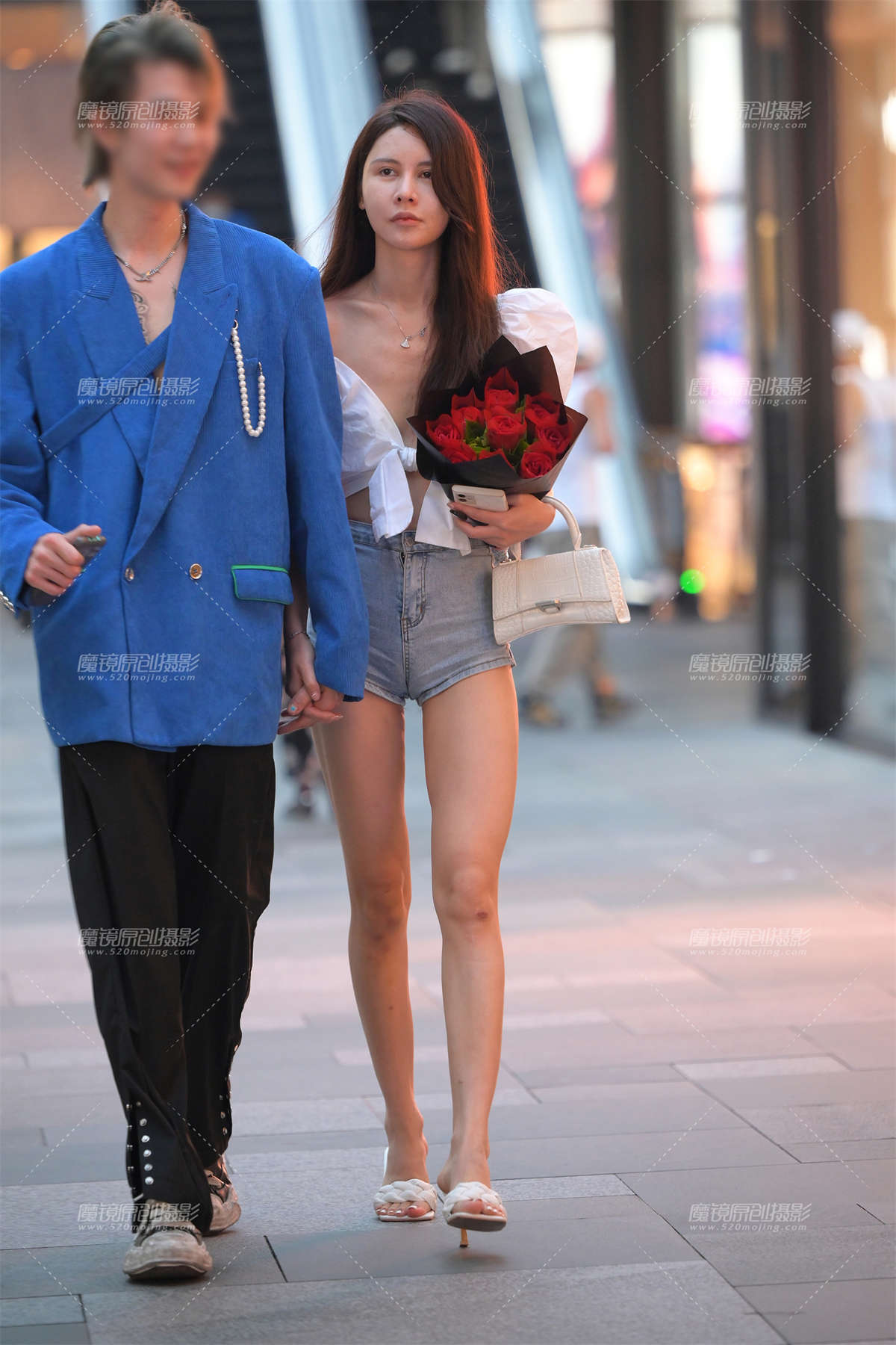 翘臀女友-日更街拍