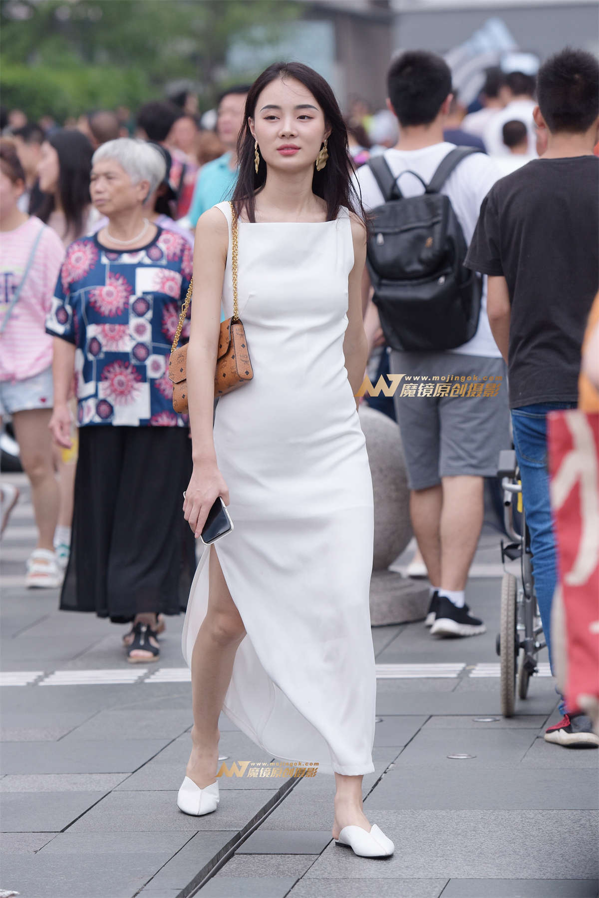 包臀裙美女-日更街拍