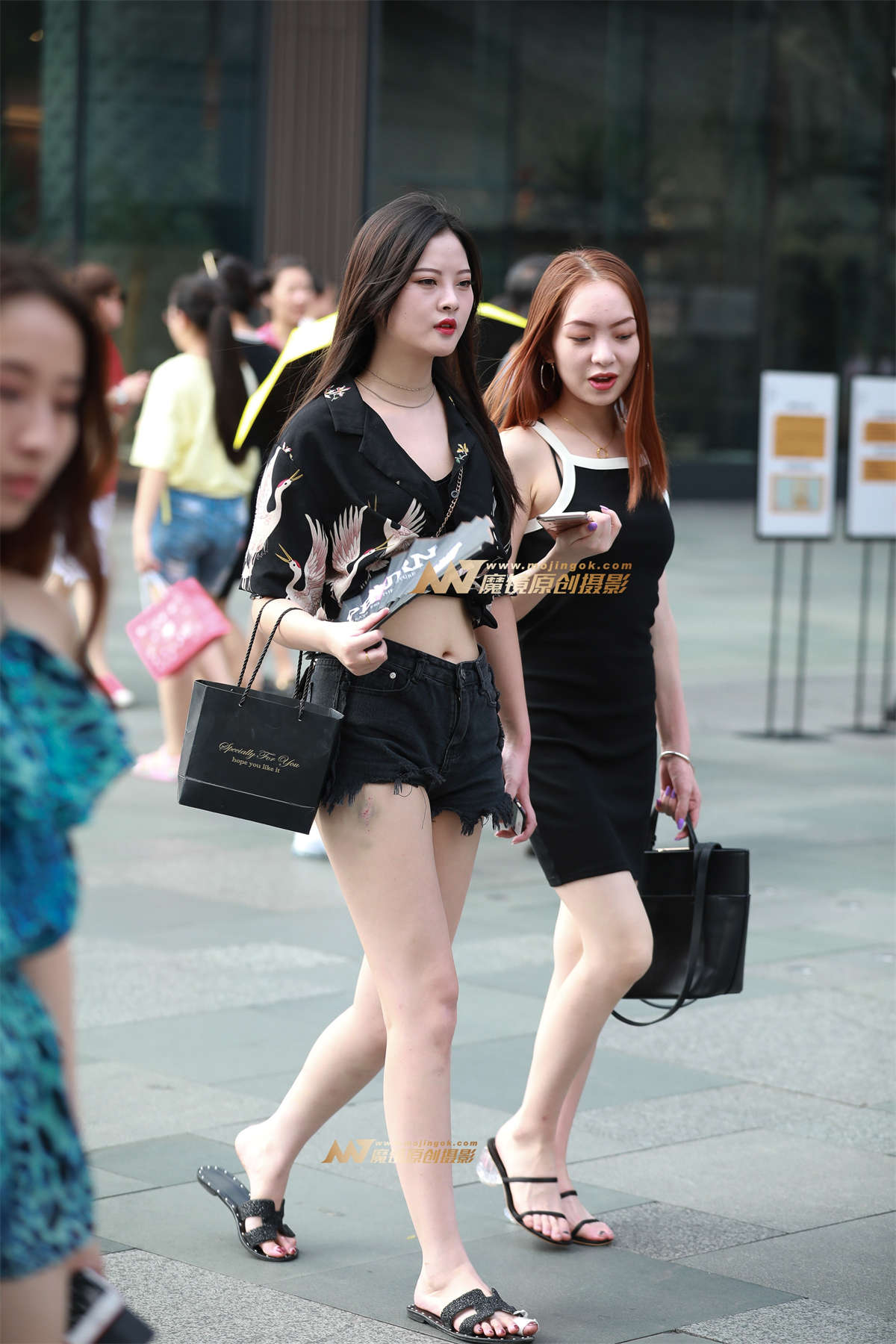 【凯恩赛贴】长腿热裤美眉-日更街拍