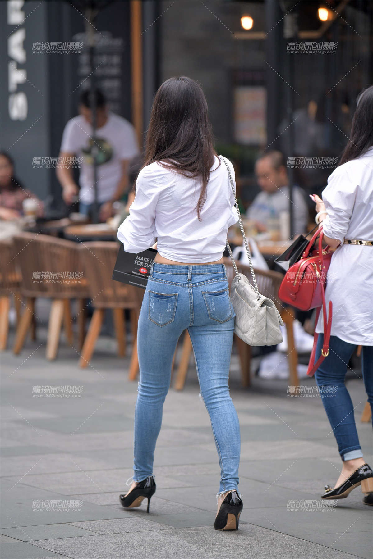 图片[2]-【凯恩赛贴】紧牛美眉-日更街拍