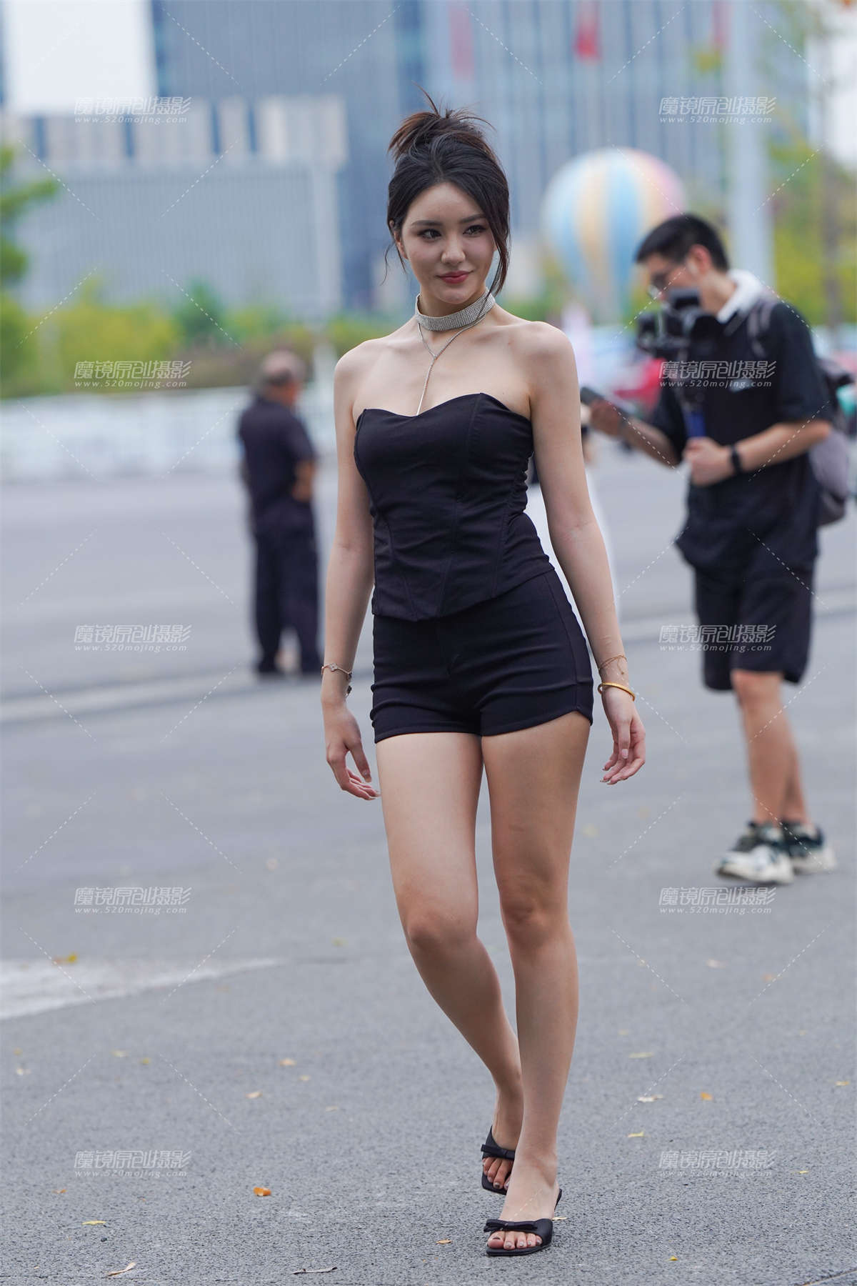 热裤美眉-日更街拍