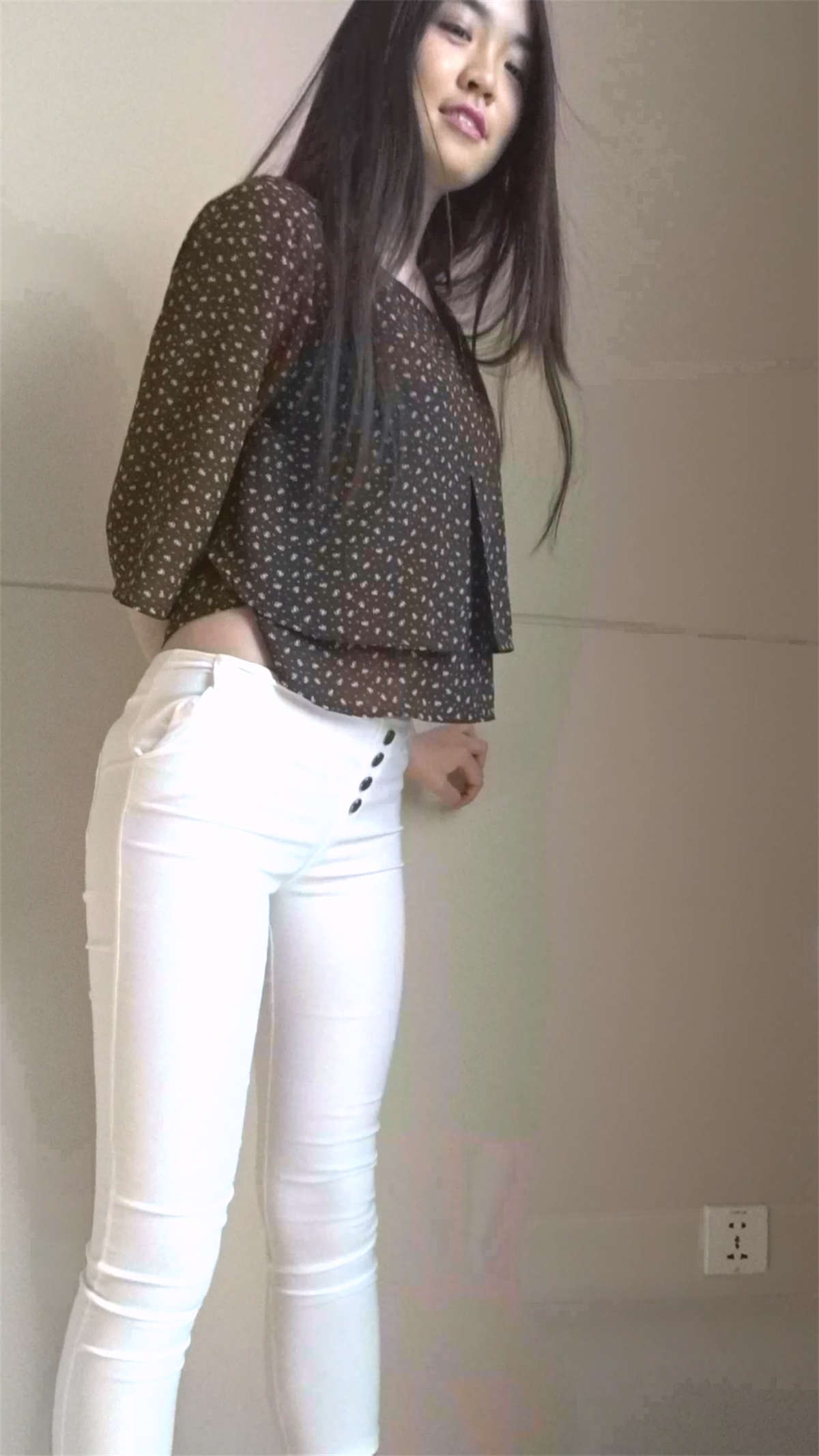 图片[2]-极品紧身裤小美女模拍-日更街拍