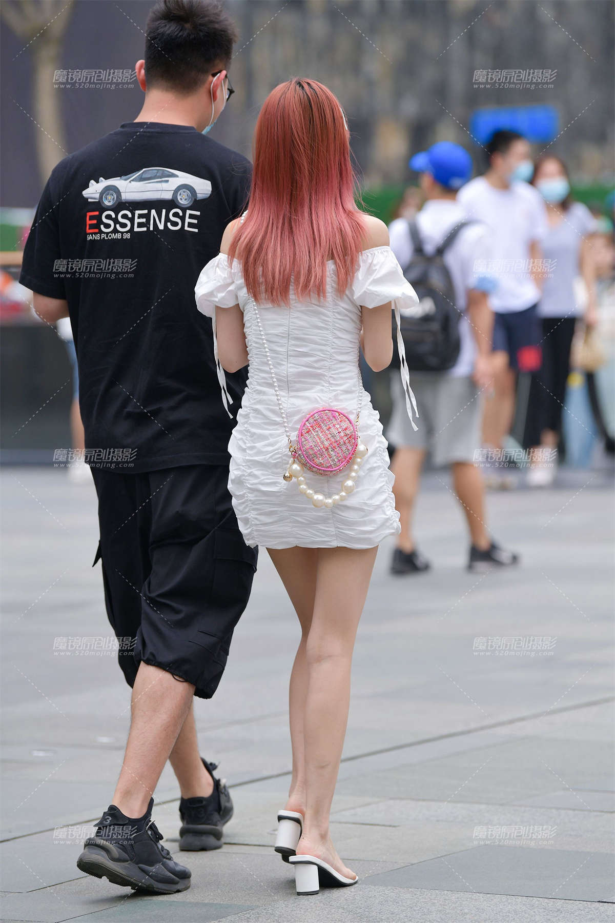 图片[2]-白皙美腿小姐姐-日更街拍