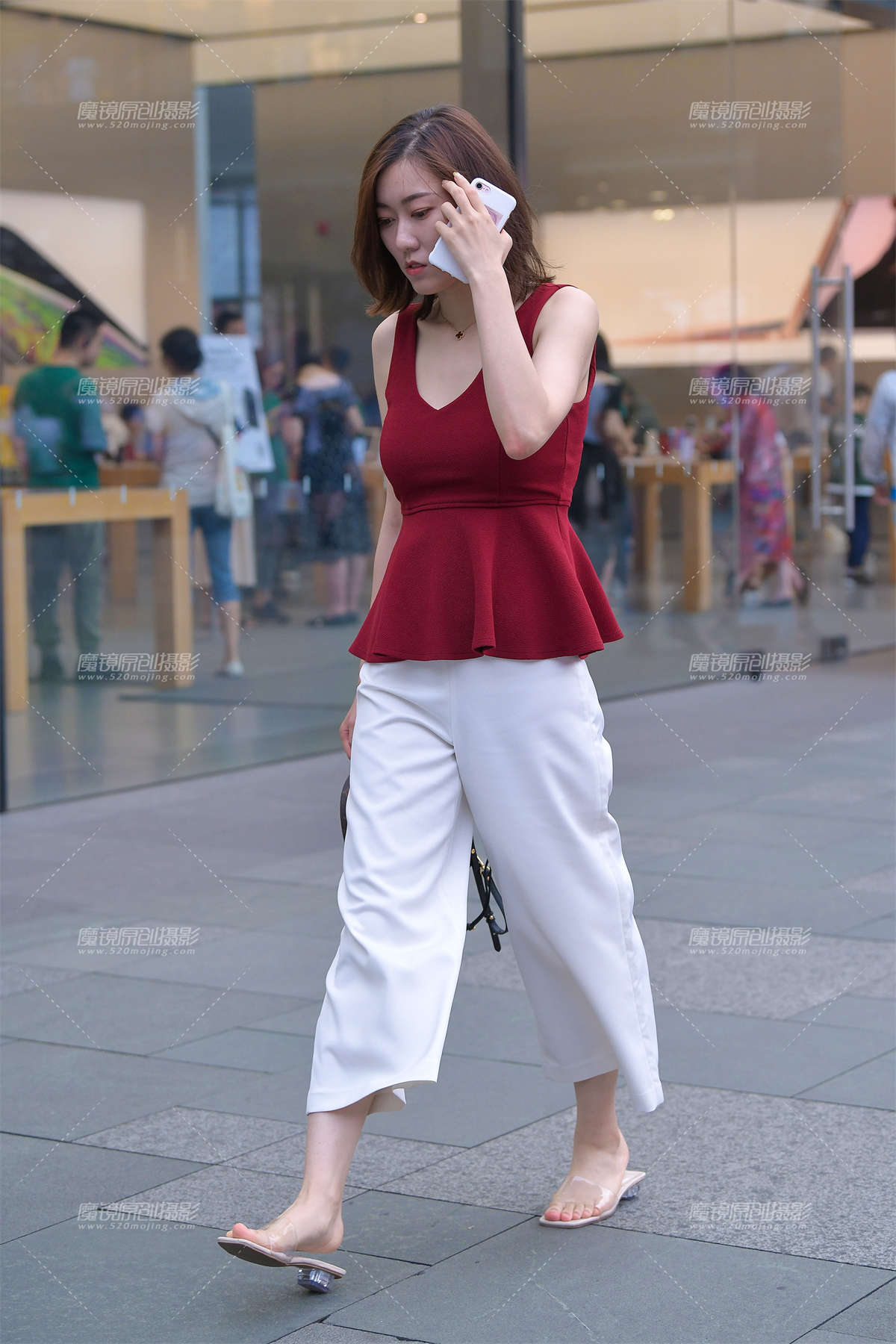 性感白裤美女-日更街拍