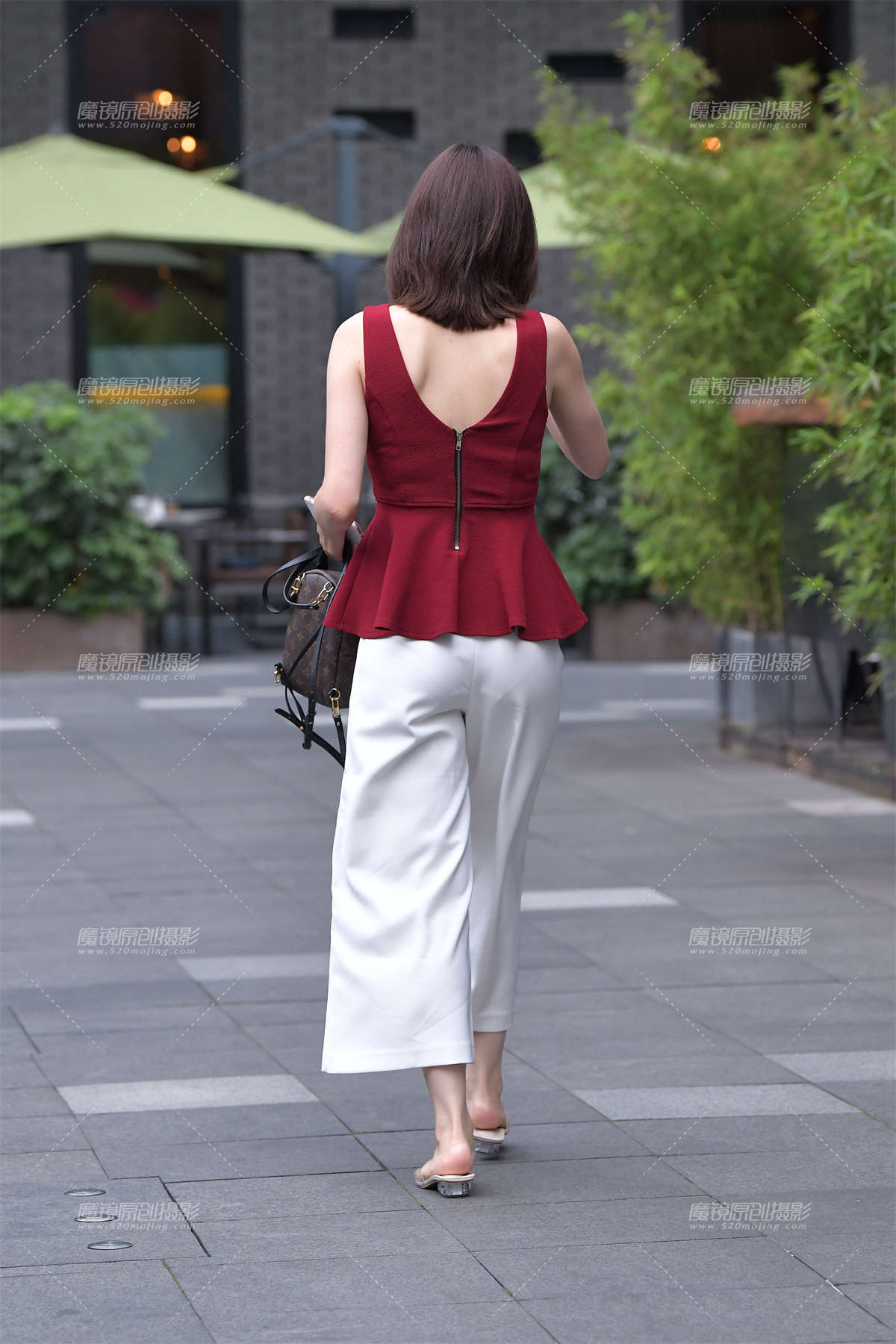 图片[2]-性感白裤美女-日更街拍