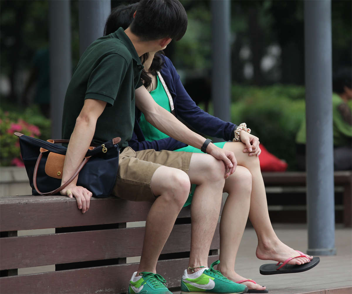 图片[2]-踏青公园街拍系列No.374 极具杀伤力的高分美足挑逗-日更街拍