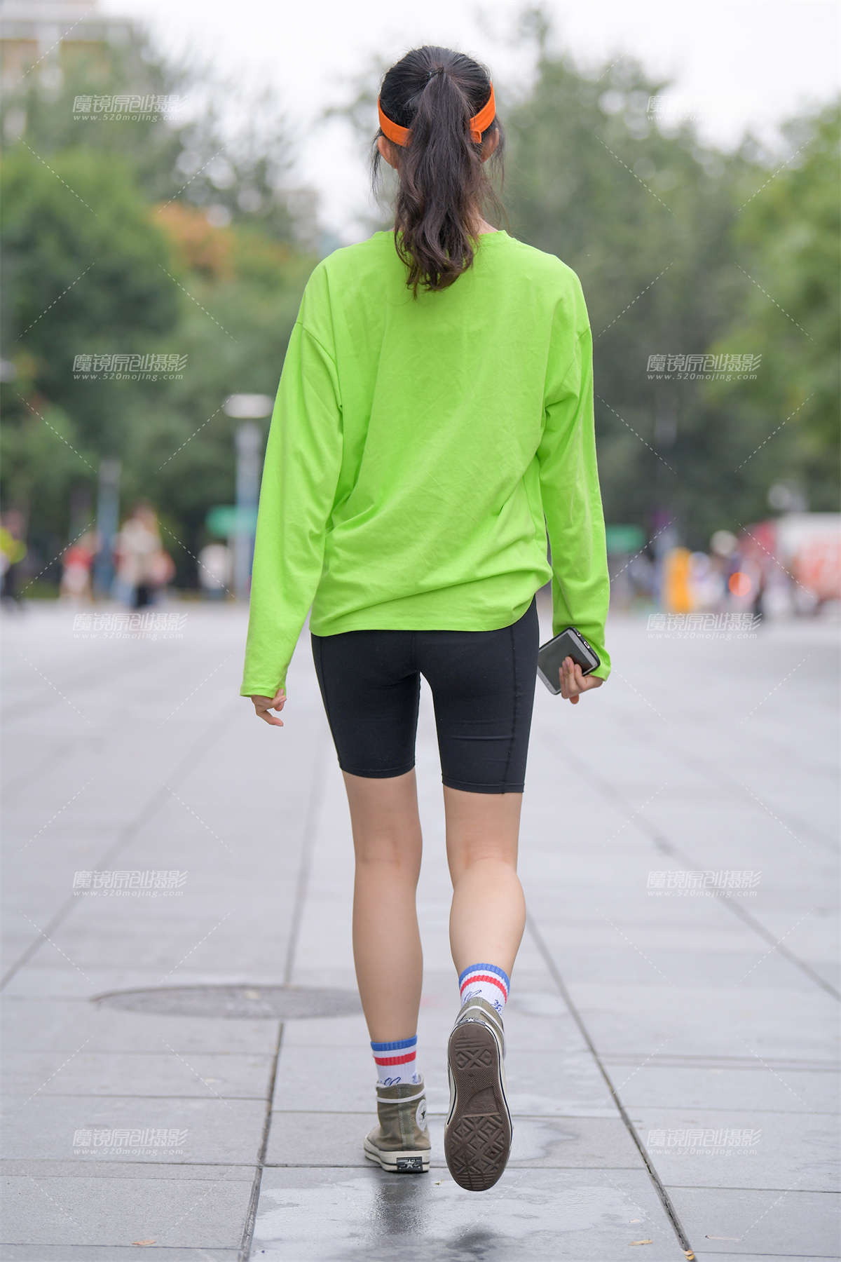 图片[2]-【红石赛帖】黑色紧身裤美女-日更街拍