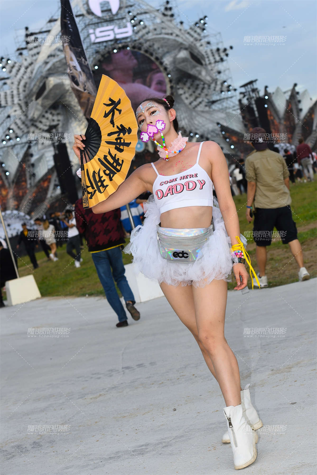 图片[2]-叨个奶嘴去狂欢-日更街拍