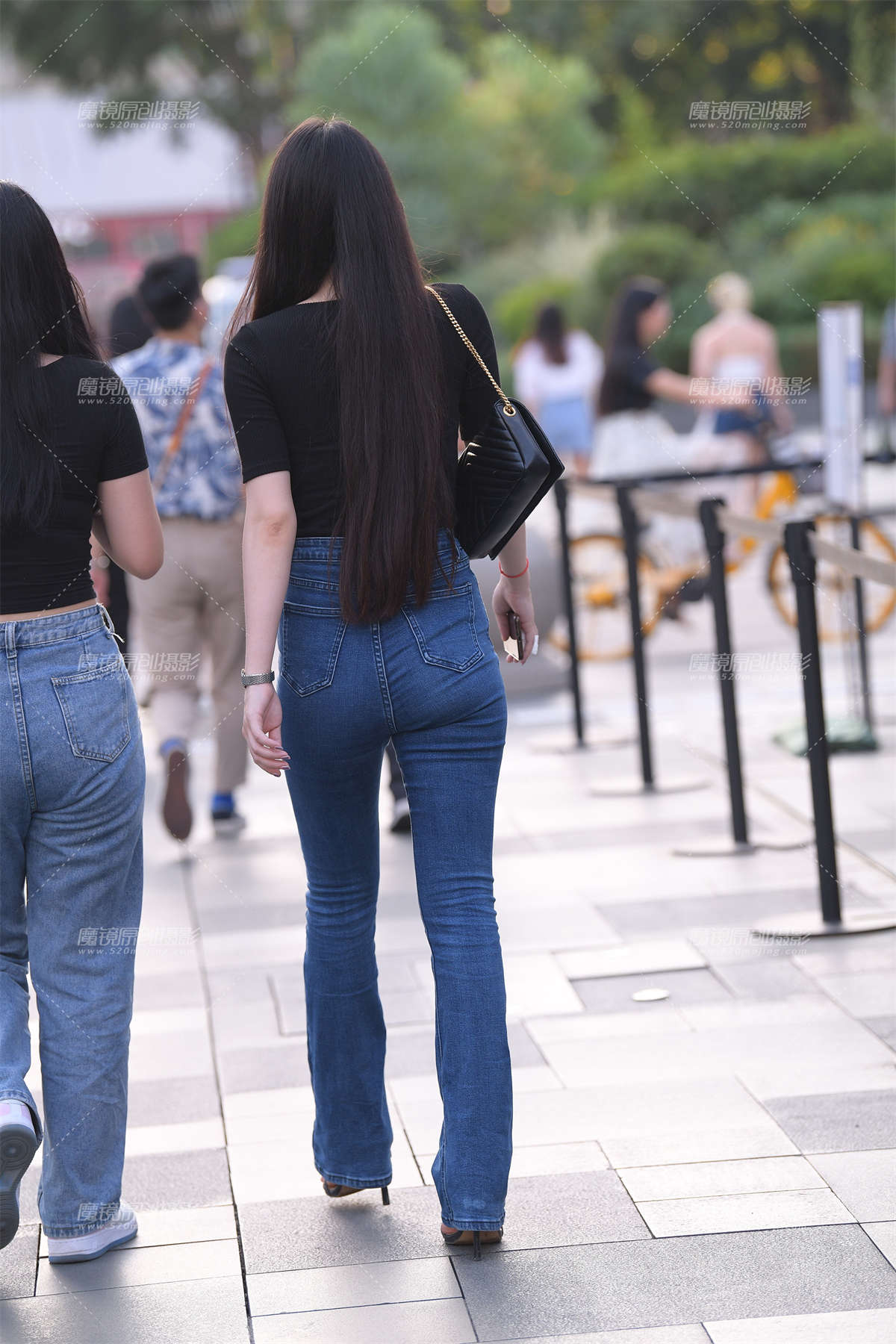 图片[2]-紧牛高跟美女-日更街拍