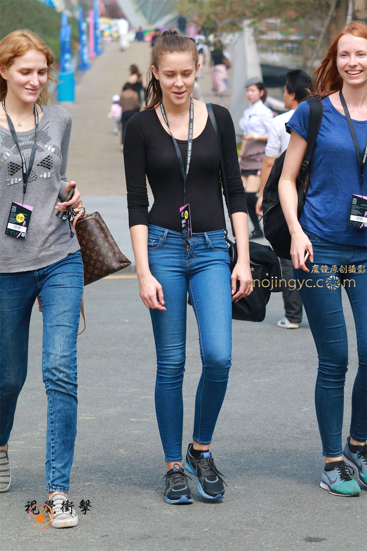 欧美紧身牛仔裤-日更街拍