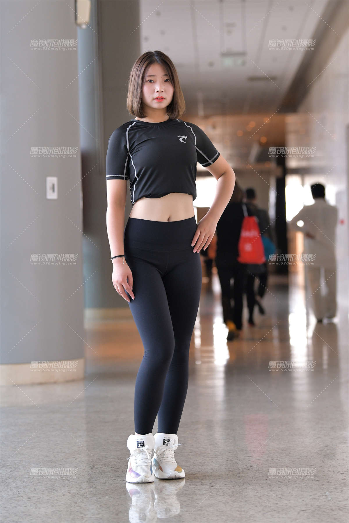 【红石赛帖】性感紧身裤美女-日更街拍