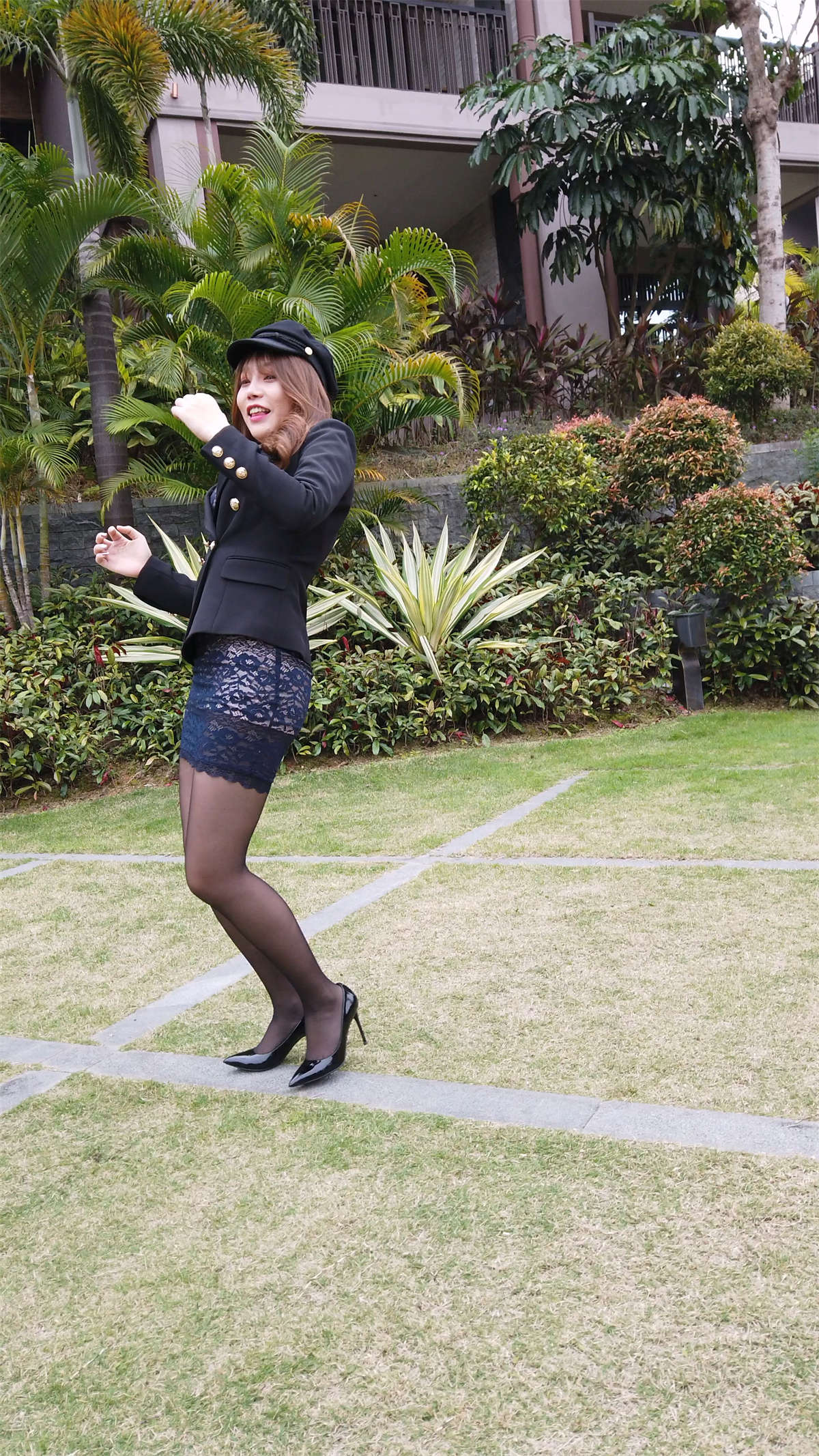 黑丝，高跟，短裙美女-日更街拍