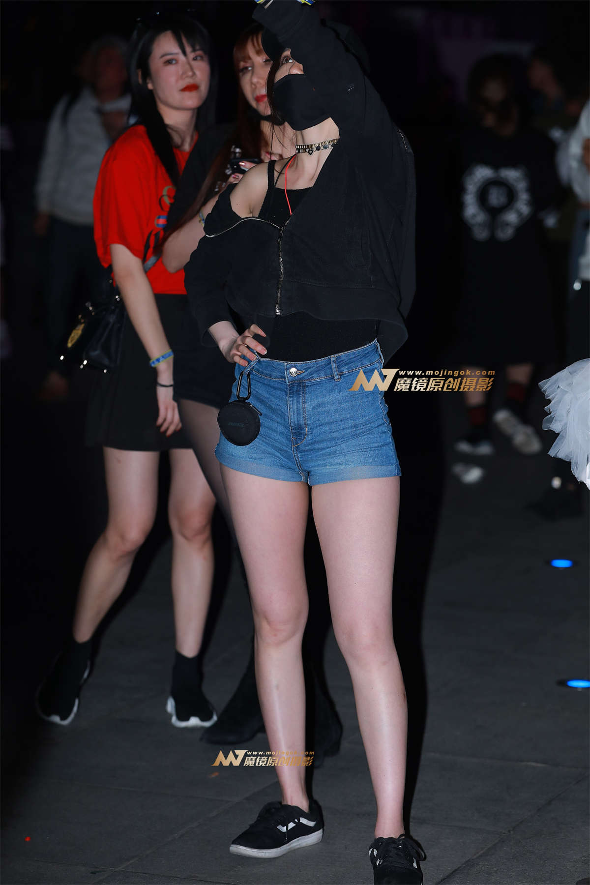 【视觉冲击赛帖】美背 热裤 翘臀 美眉-日更街拍