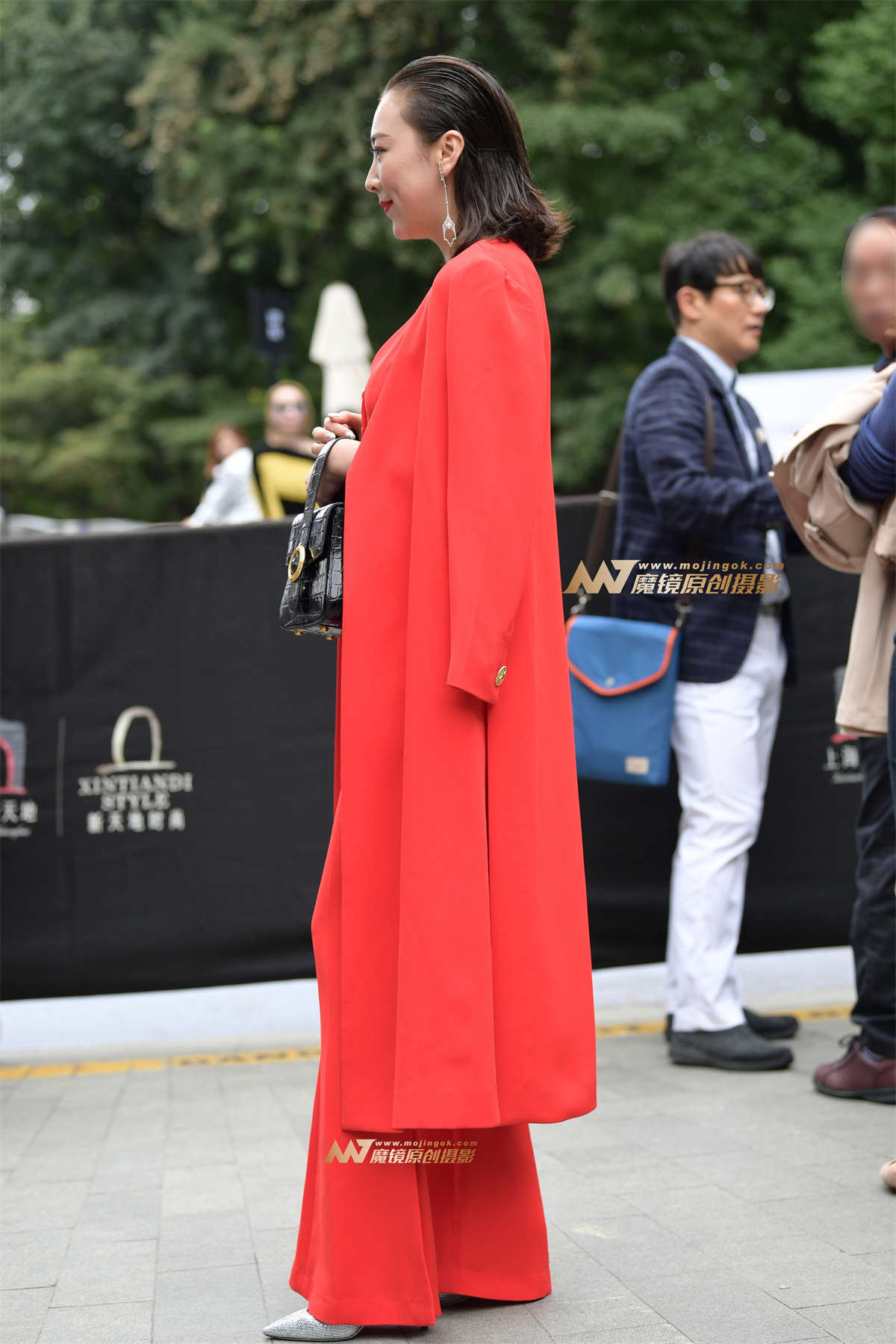 图片[2]-一袭红装，彰显女王气质-日更街拍