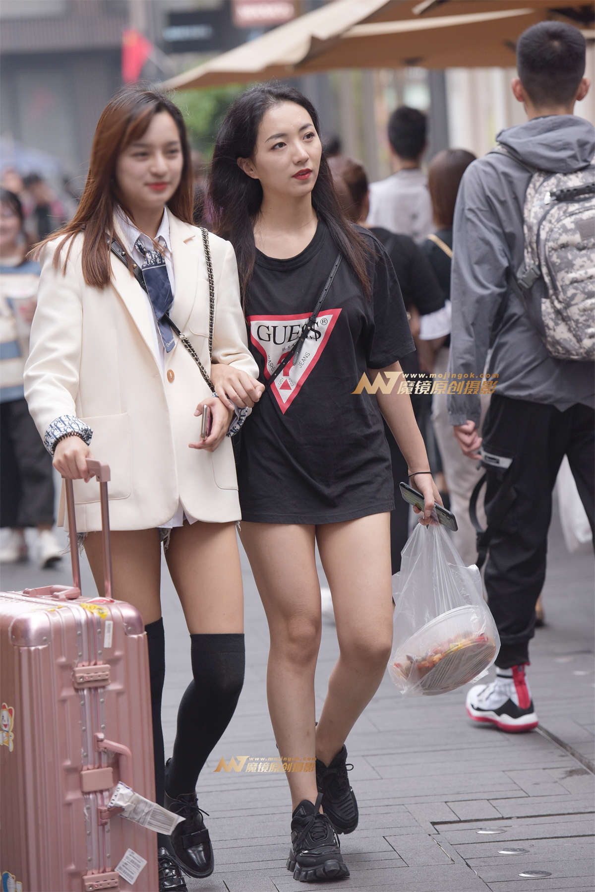 逛街的闺蜜-日更街拍