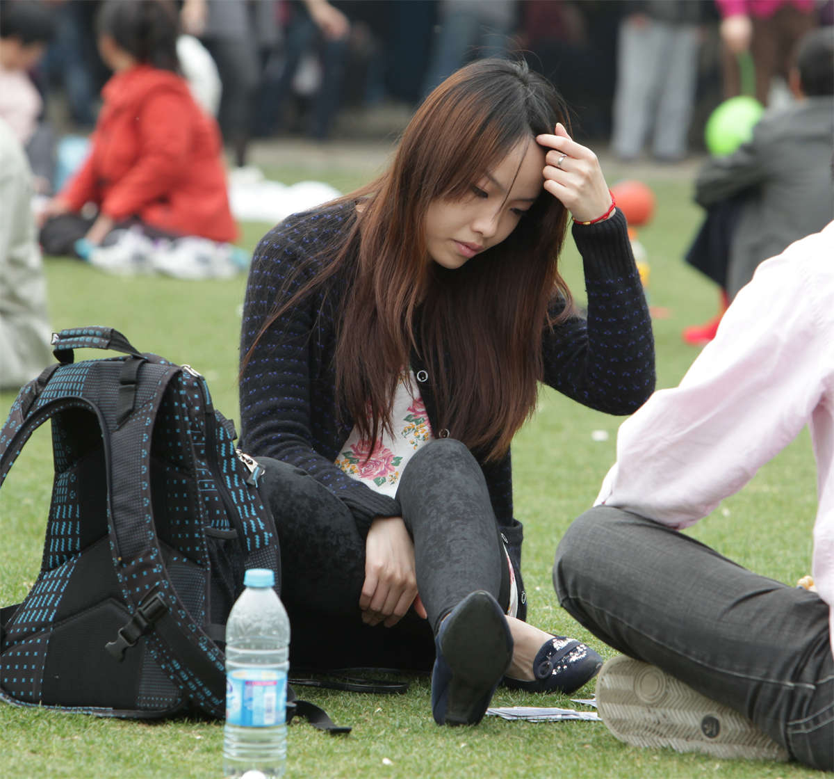 图片[2]-踏青公园街拍系列No.826 重新定义极品裸足-日更街拍