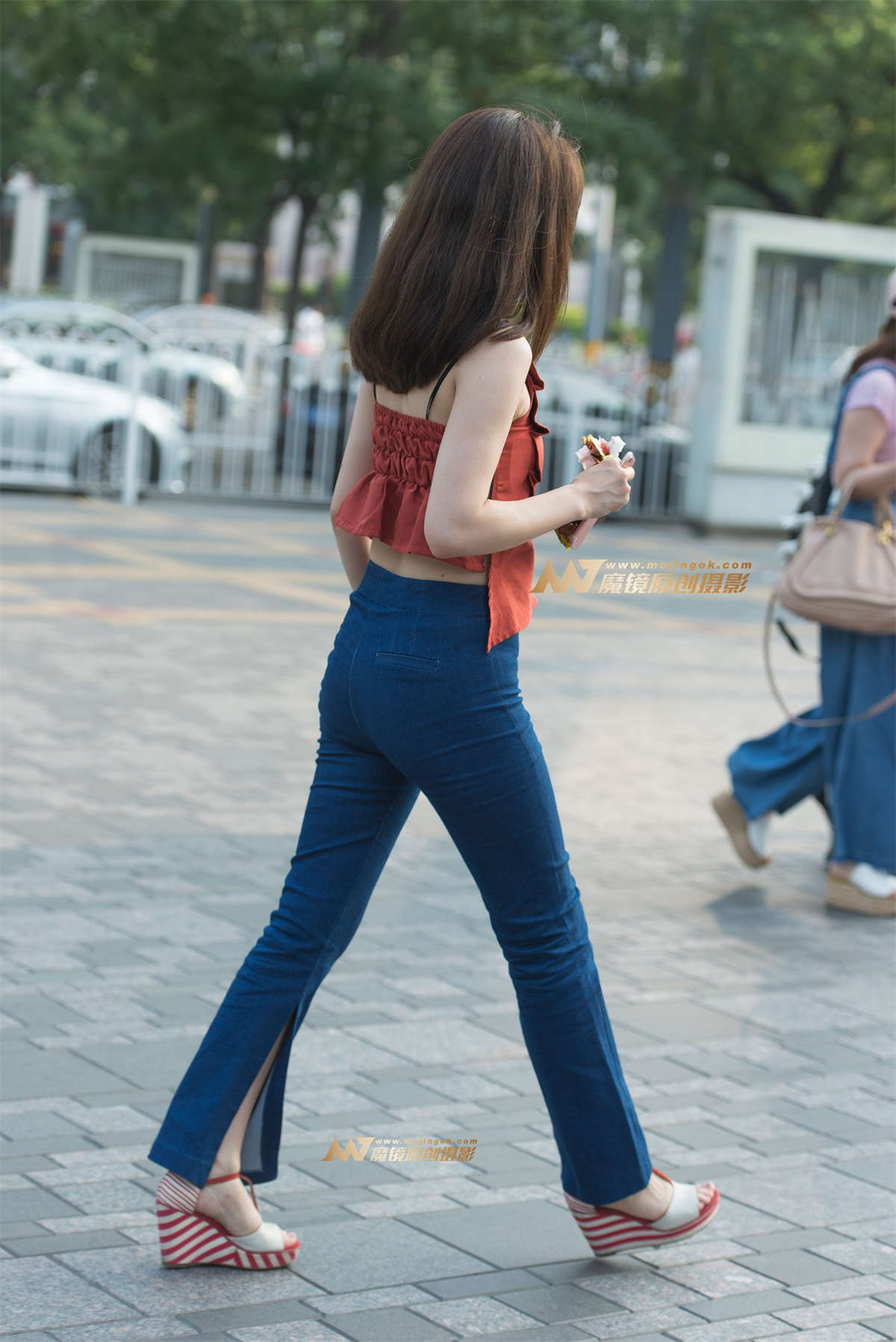 图片[2]-美臀牛仔喇叭裤-日更街拍