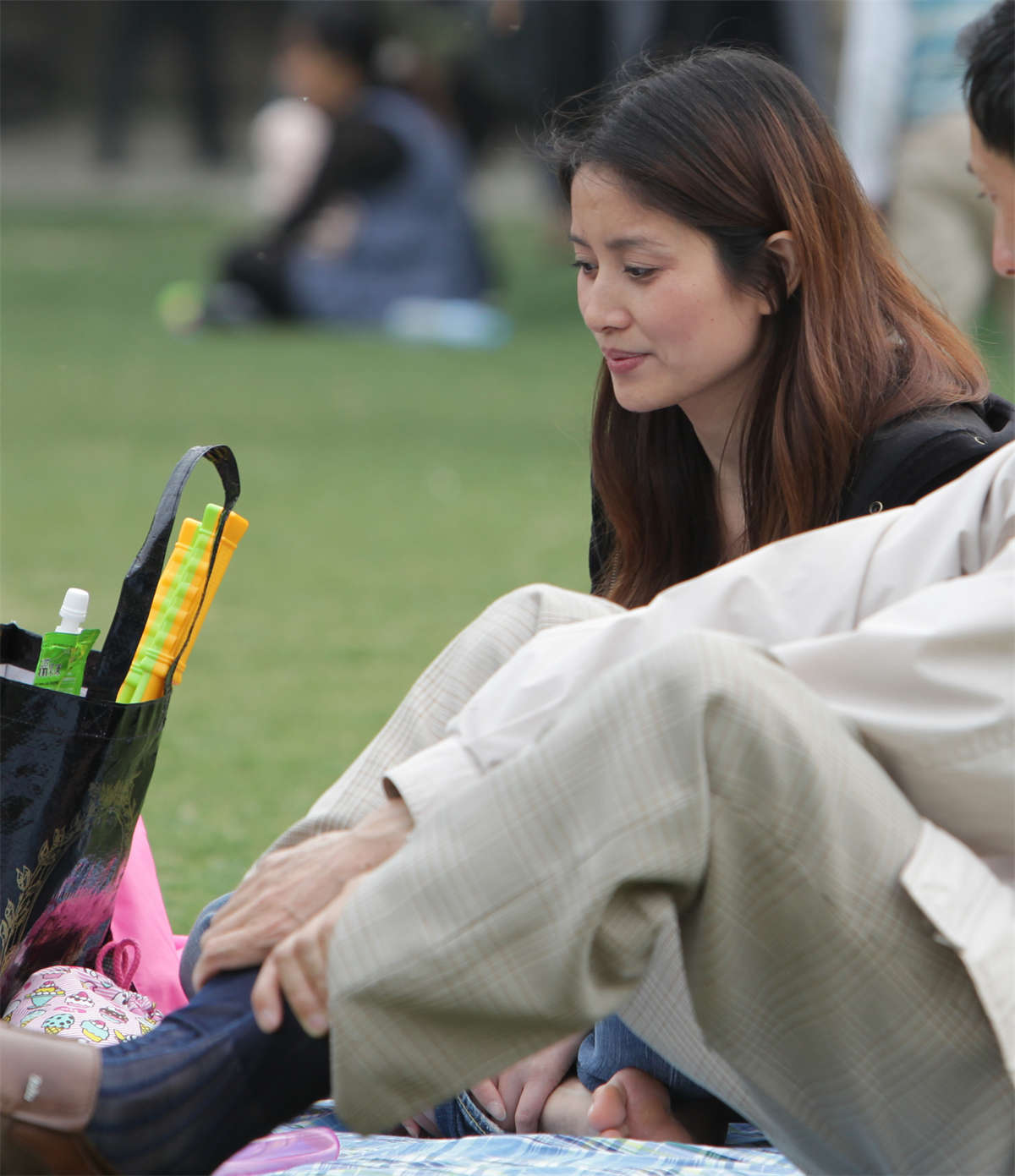 图片[2]-踏青公园街拍系列No.376 极品熟女的卓越风姿-日更街拍