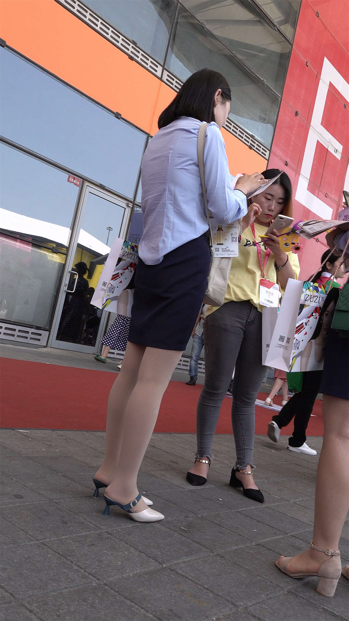 图片[2]-丝袜OL工作装女神-日更街拍