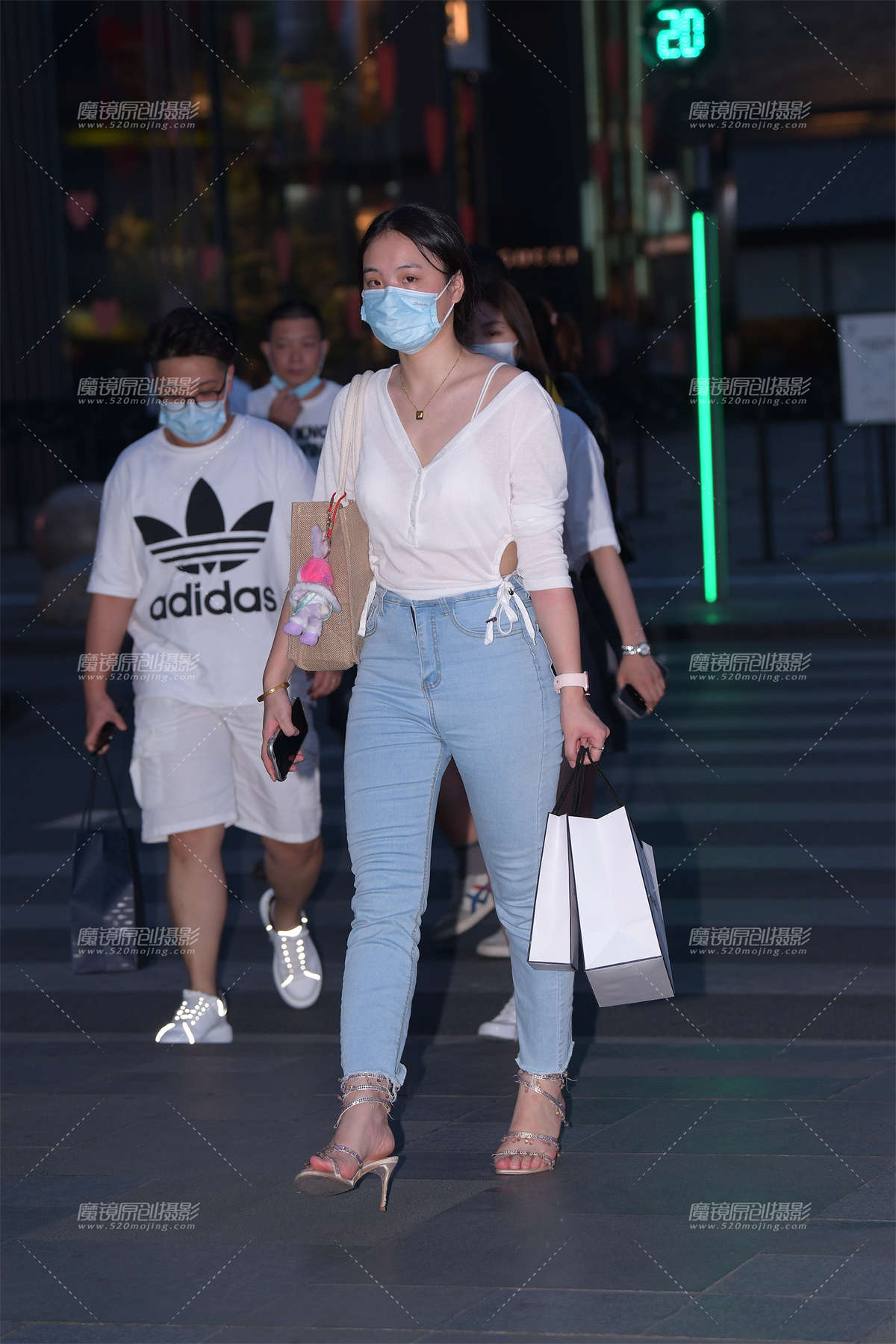 紧牛小姐姐-日更街拍