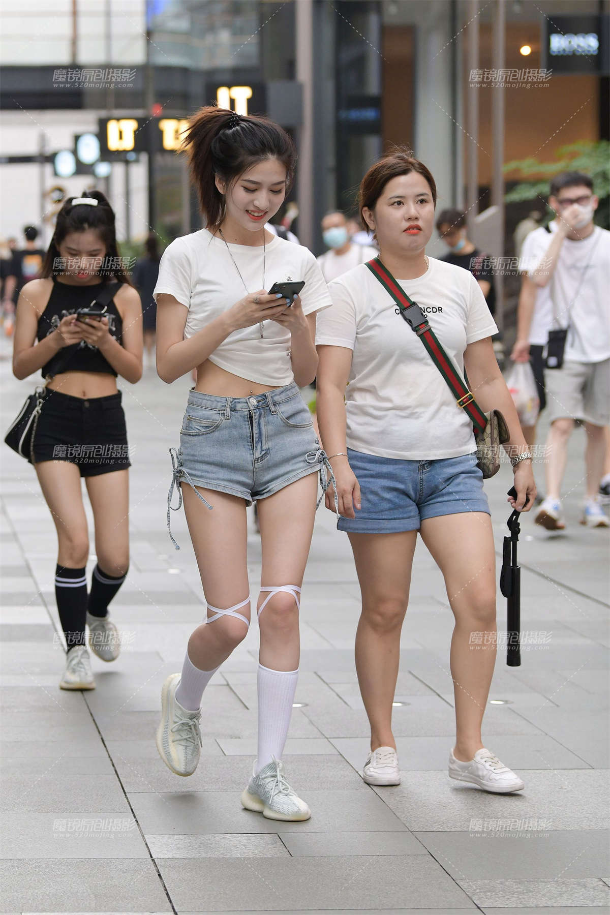 A4小蛮腰热裤女孩-日更街拍