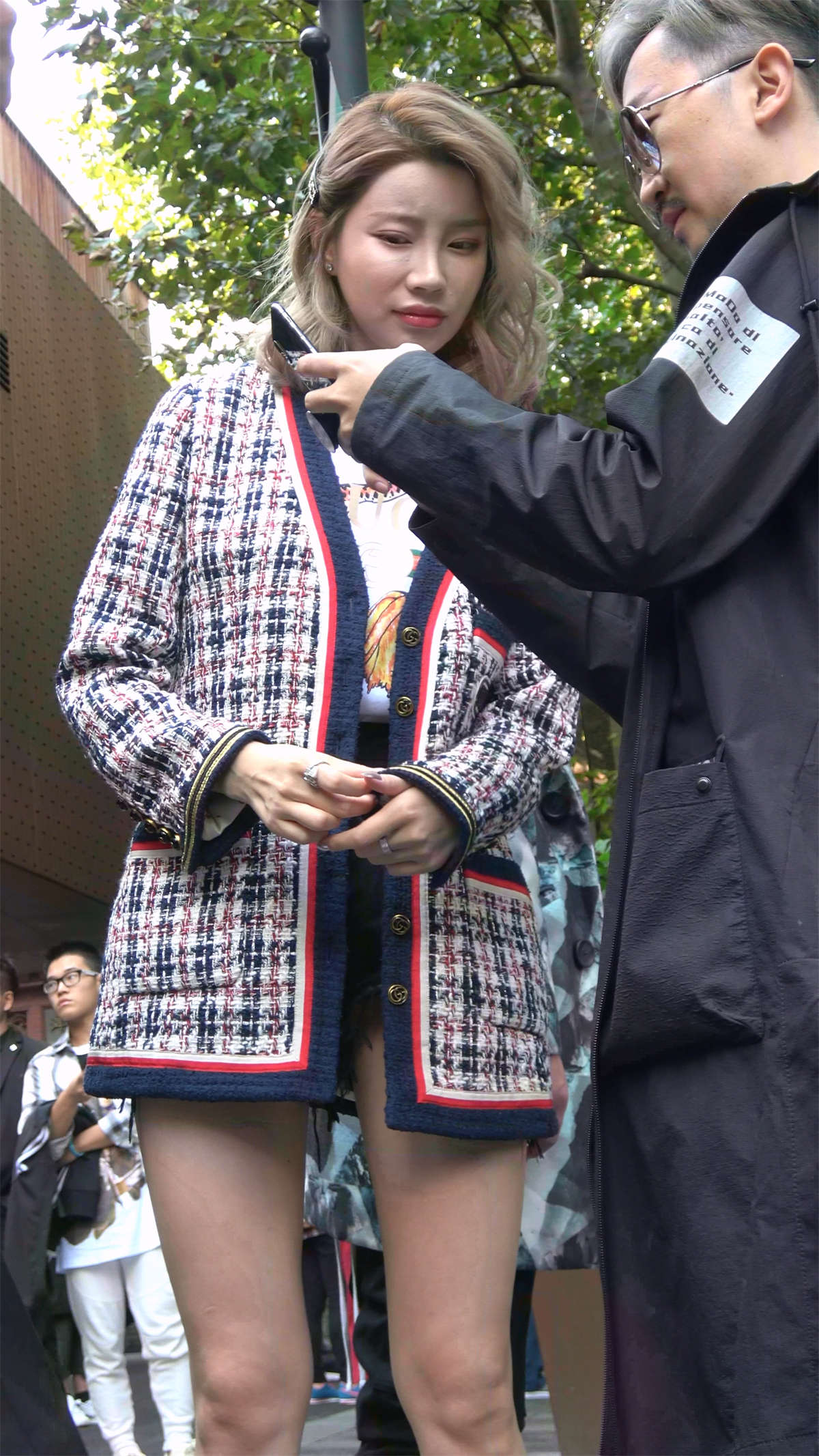 图片[2]-大长腿街拍热裤高颜值气质街拍美女-日更街拍