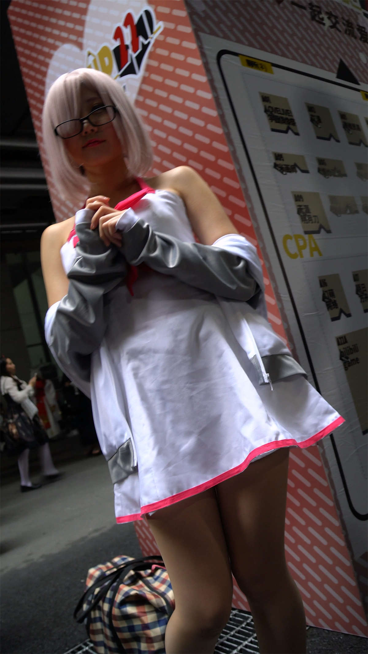 图片[2]-短裙肉丝cosplay少女-日更街拍