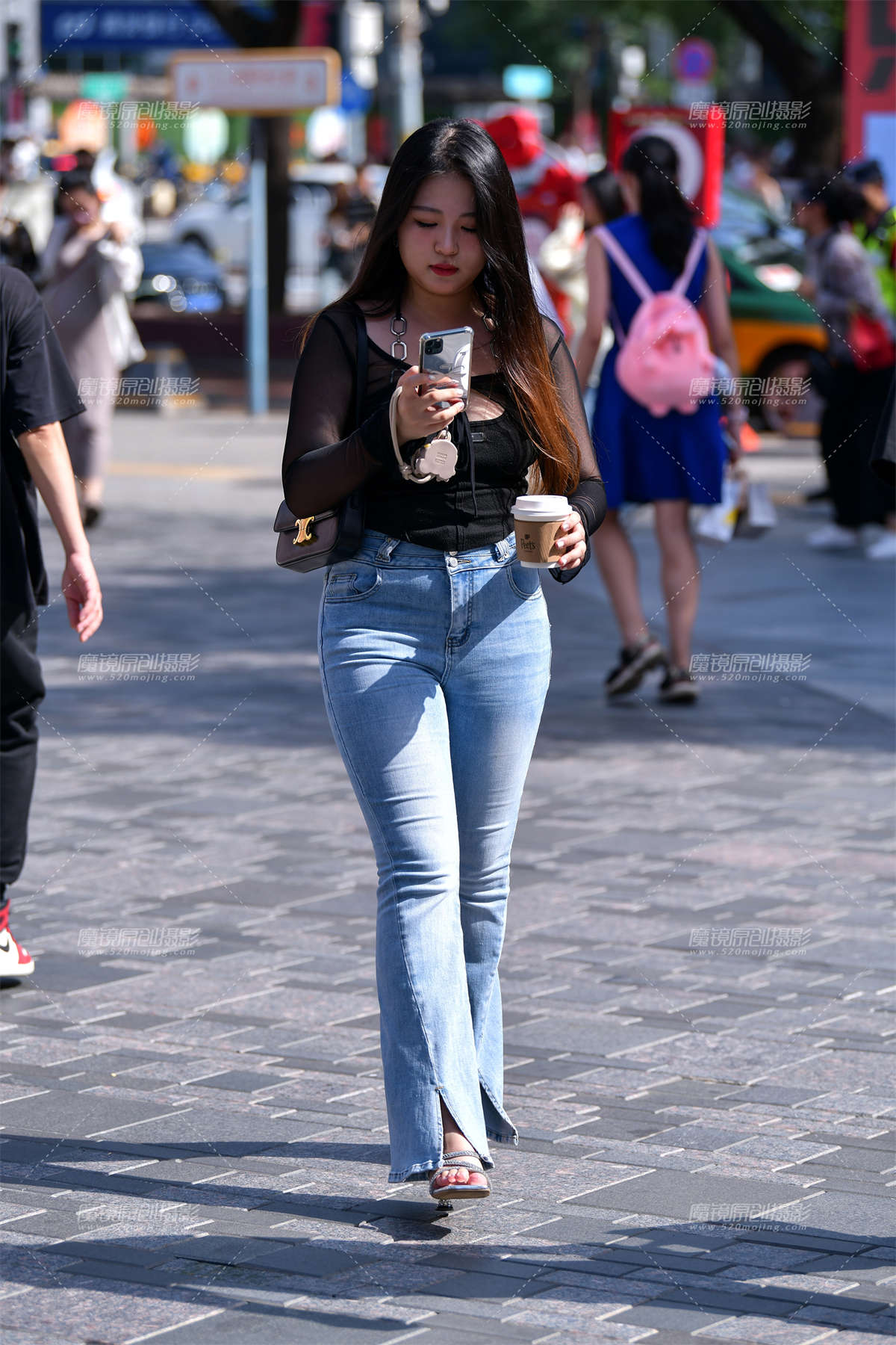 ★微丰腴牛仔裤美女-日更街拍