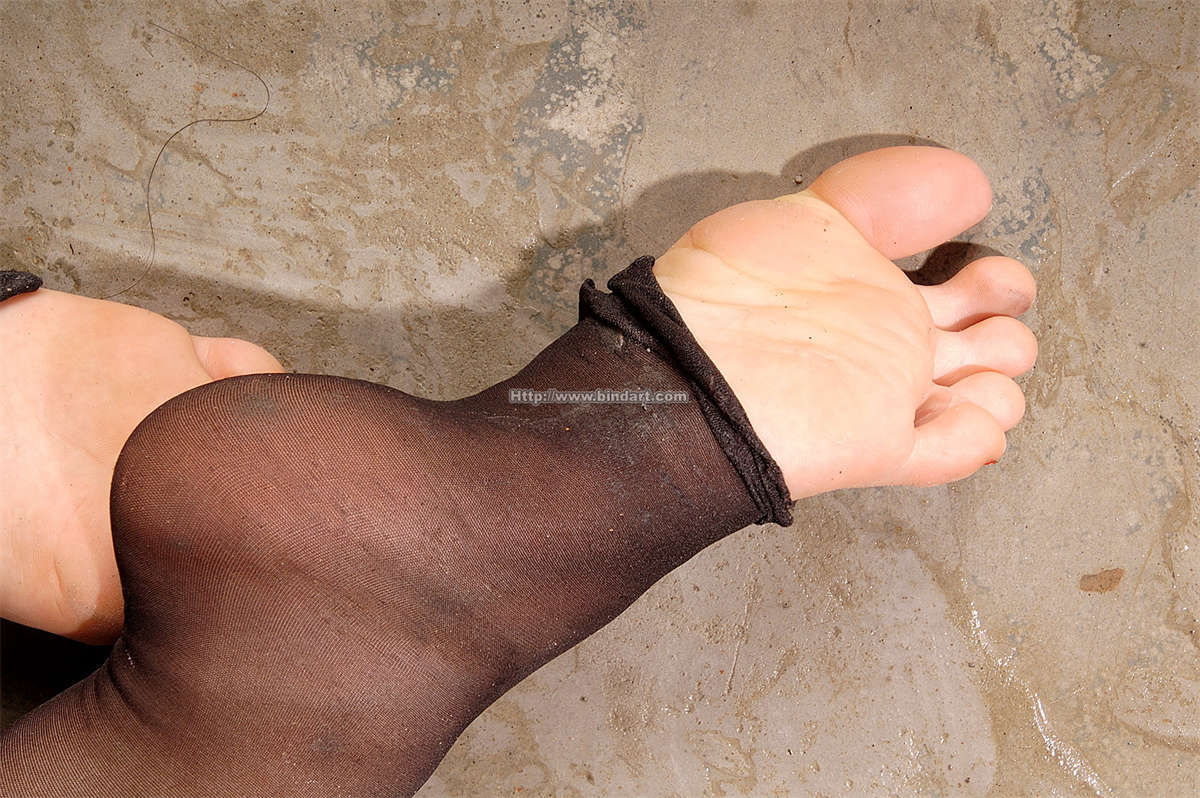 图片[2]-Bindart美束 2005-09-18 手指铐黑丝-日更街拍