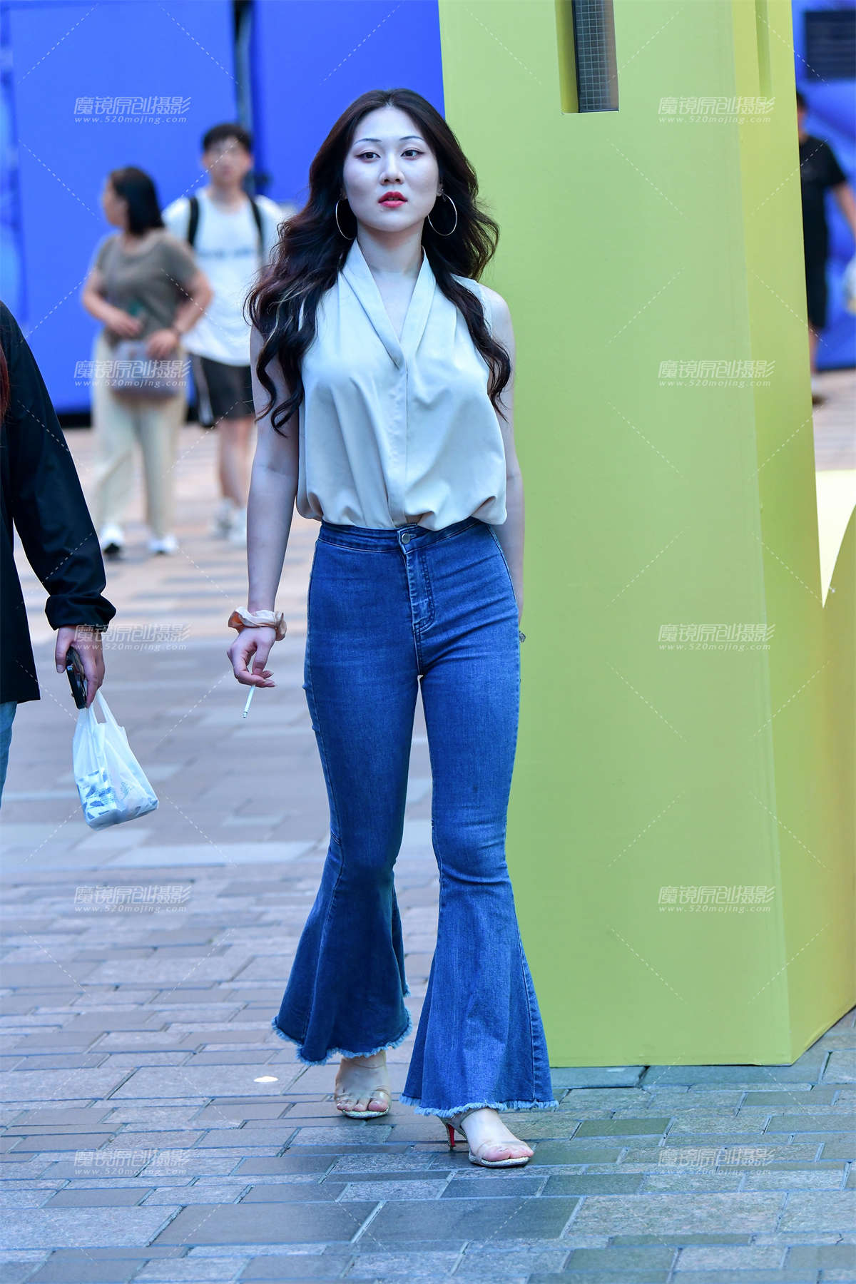 ★微喇牛仔裤气质美女-日更街拍