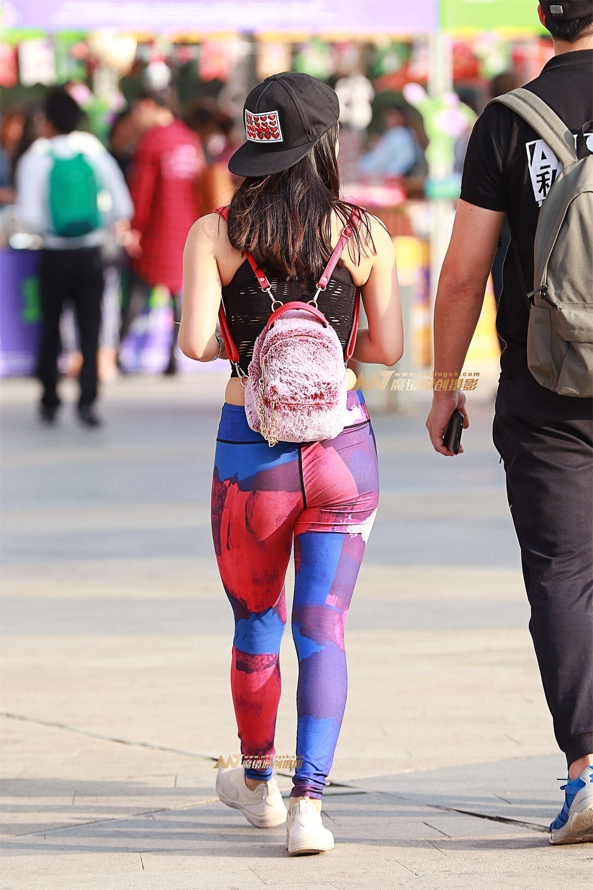 图片[2]-性感肚脐 紧身裤女孩-日更街拍