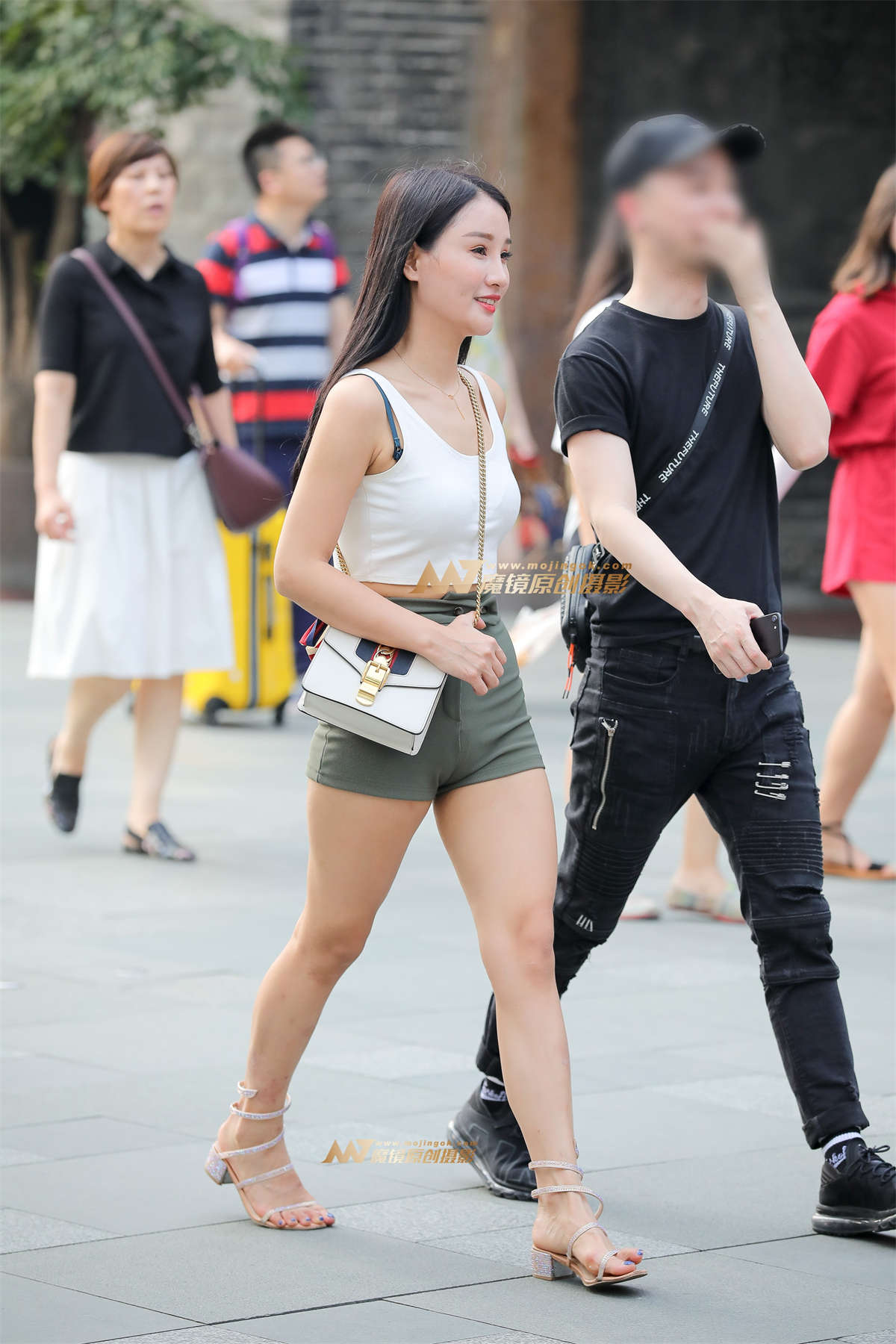 【凯恩赛贴】白T热裤-日更街拍