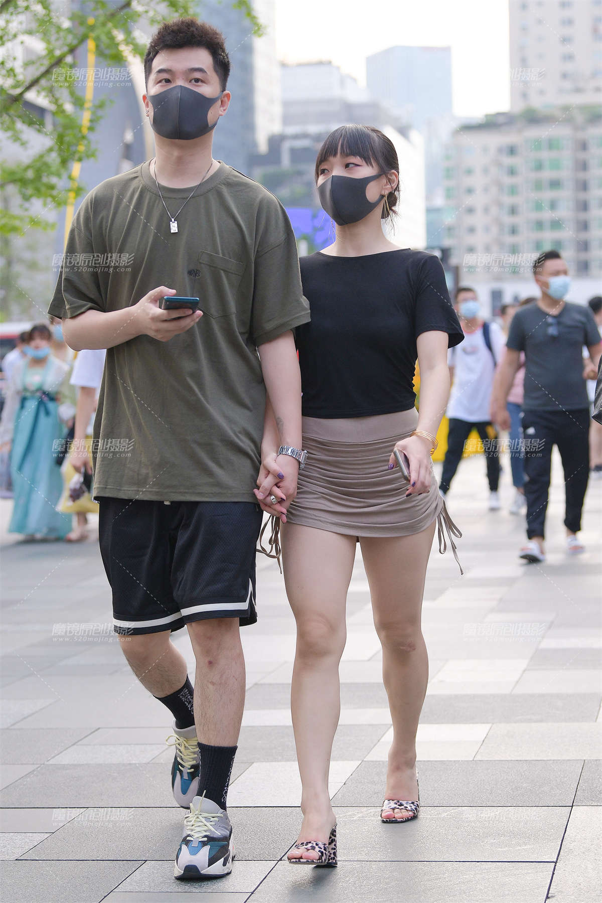 露背好身材美女-日更街拍