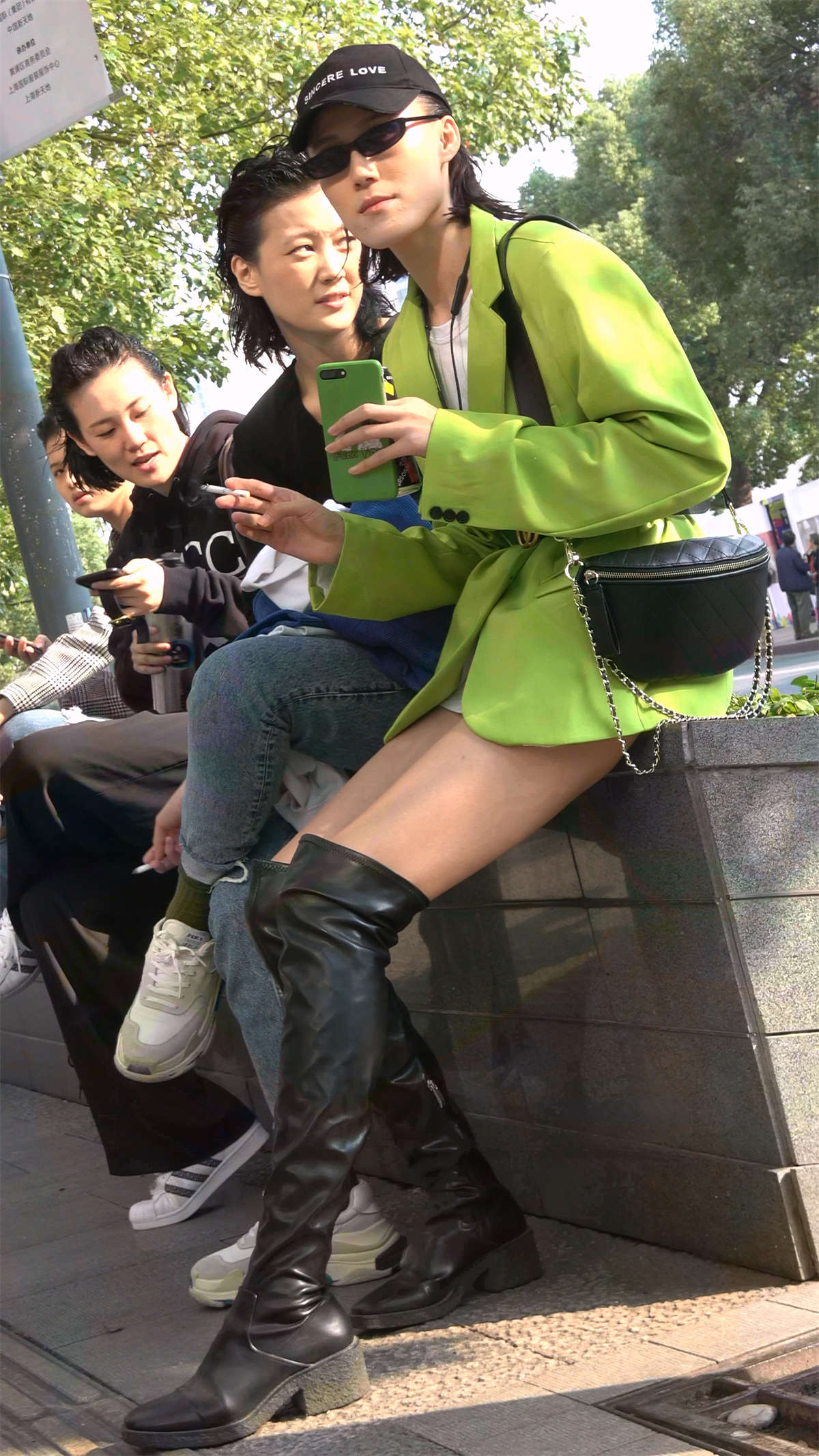 图片[2]-长靴苗条美女-日更街拍