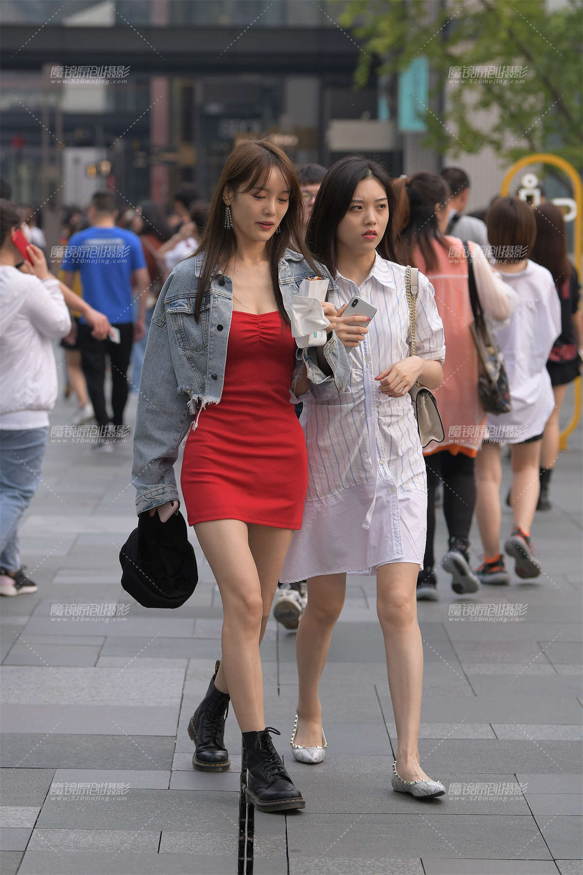 性感低胸小姐姐-日更街拍