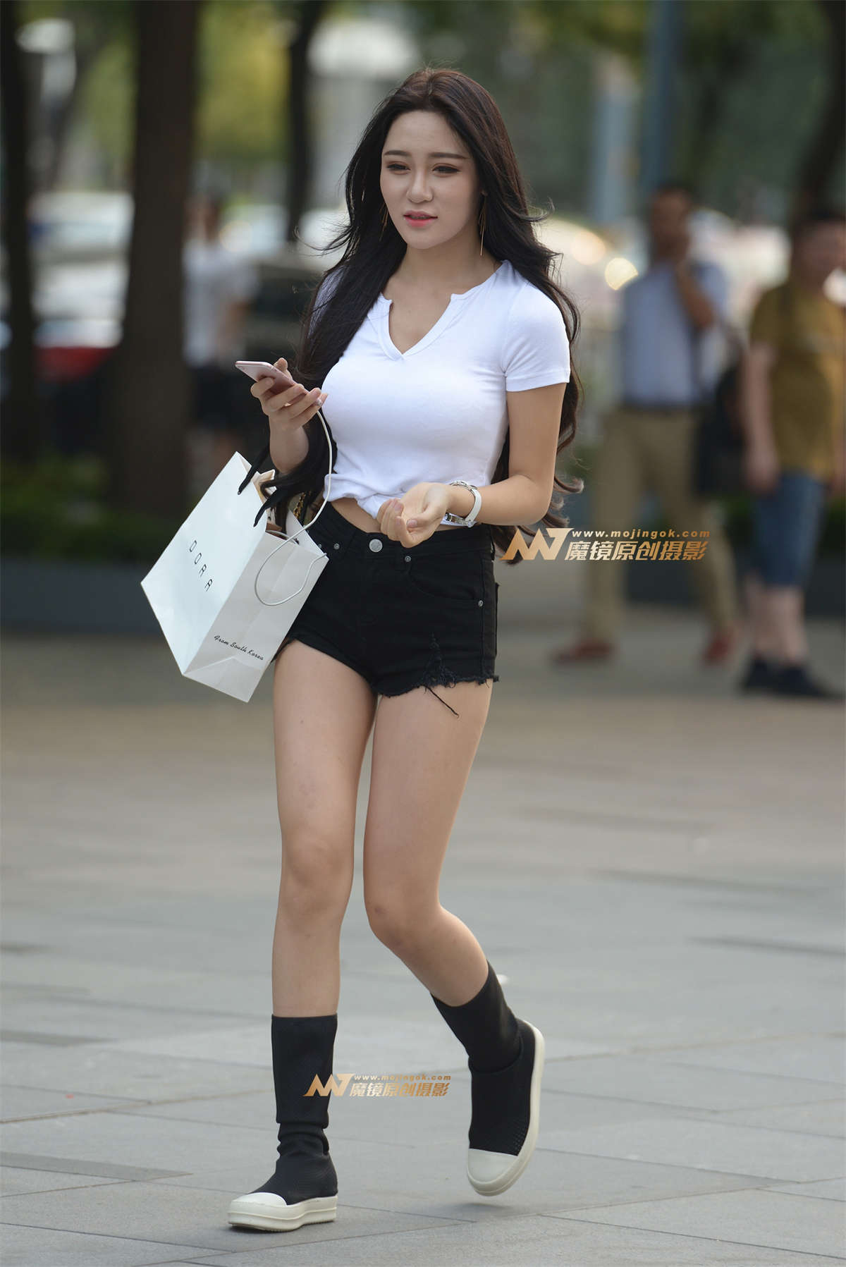 热裤月牙臀美女-日更街拍