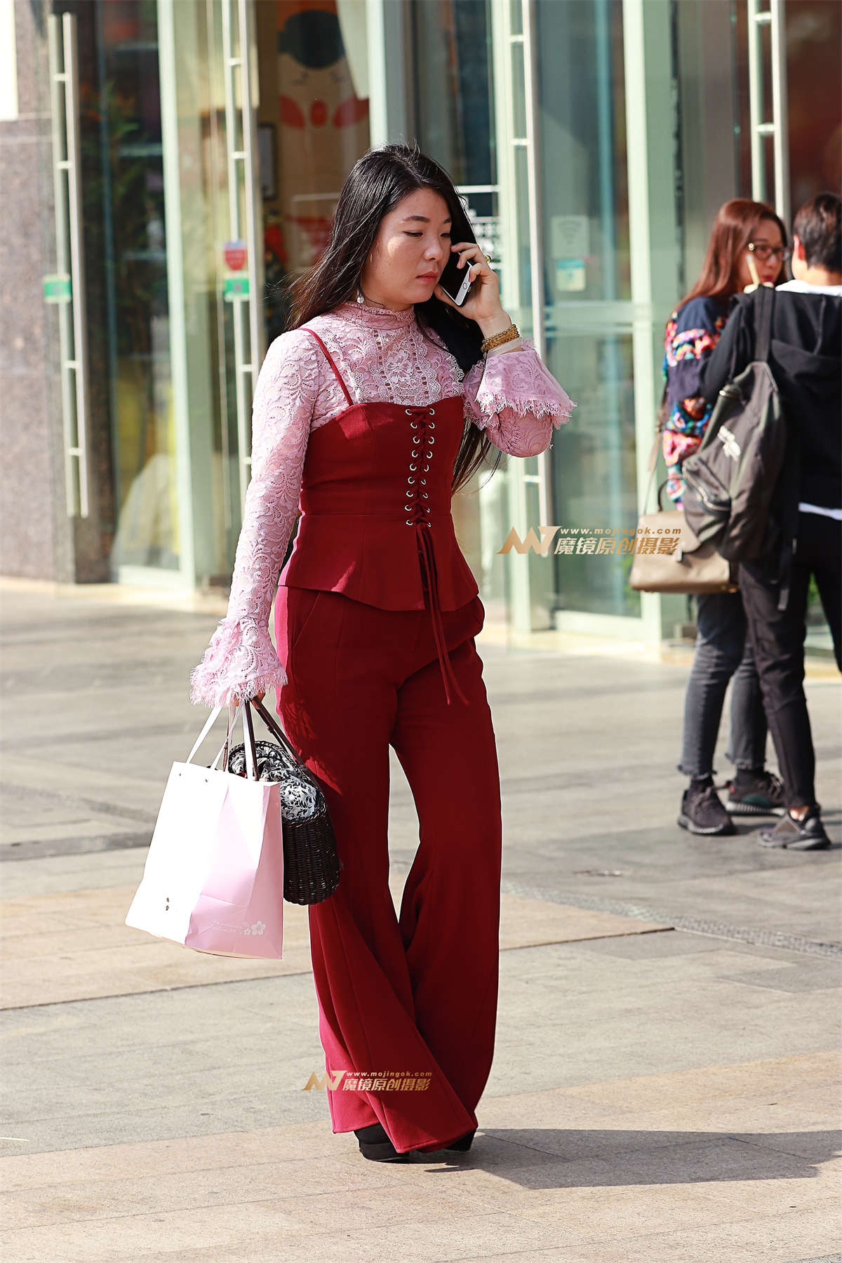 圆润的臀部 高雅 端庄熟女-日更街拍