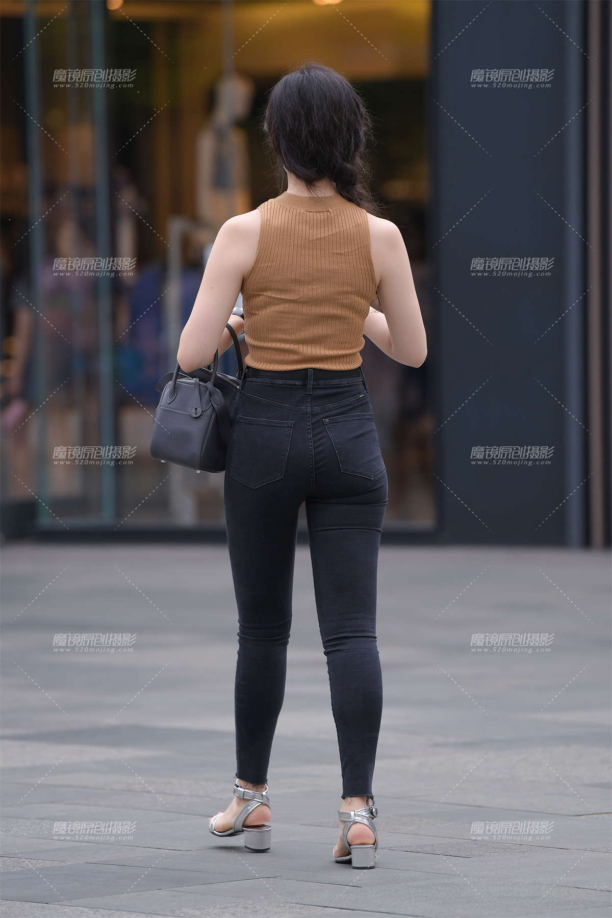 图片[2]-满分的紧牛美女-日更街拍