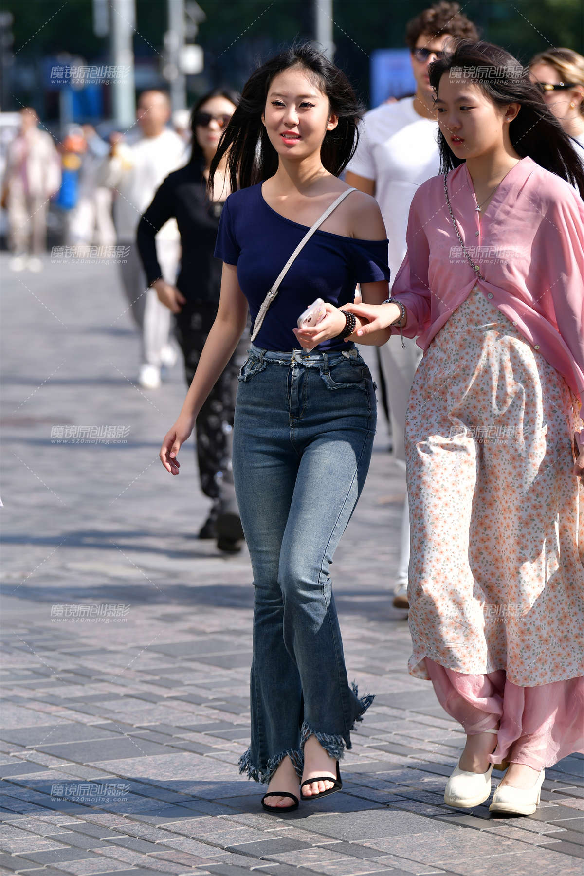图片[2]-★搭讪牛仔裤活泼小美女-日更街拍