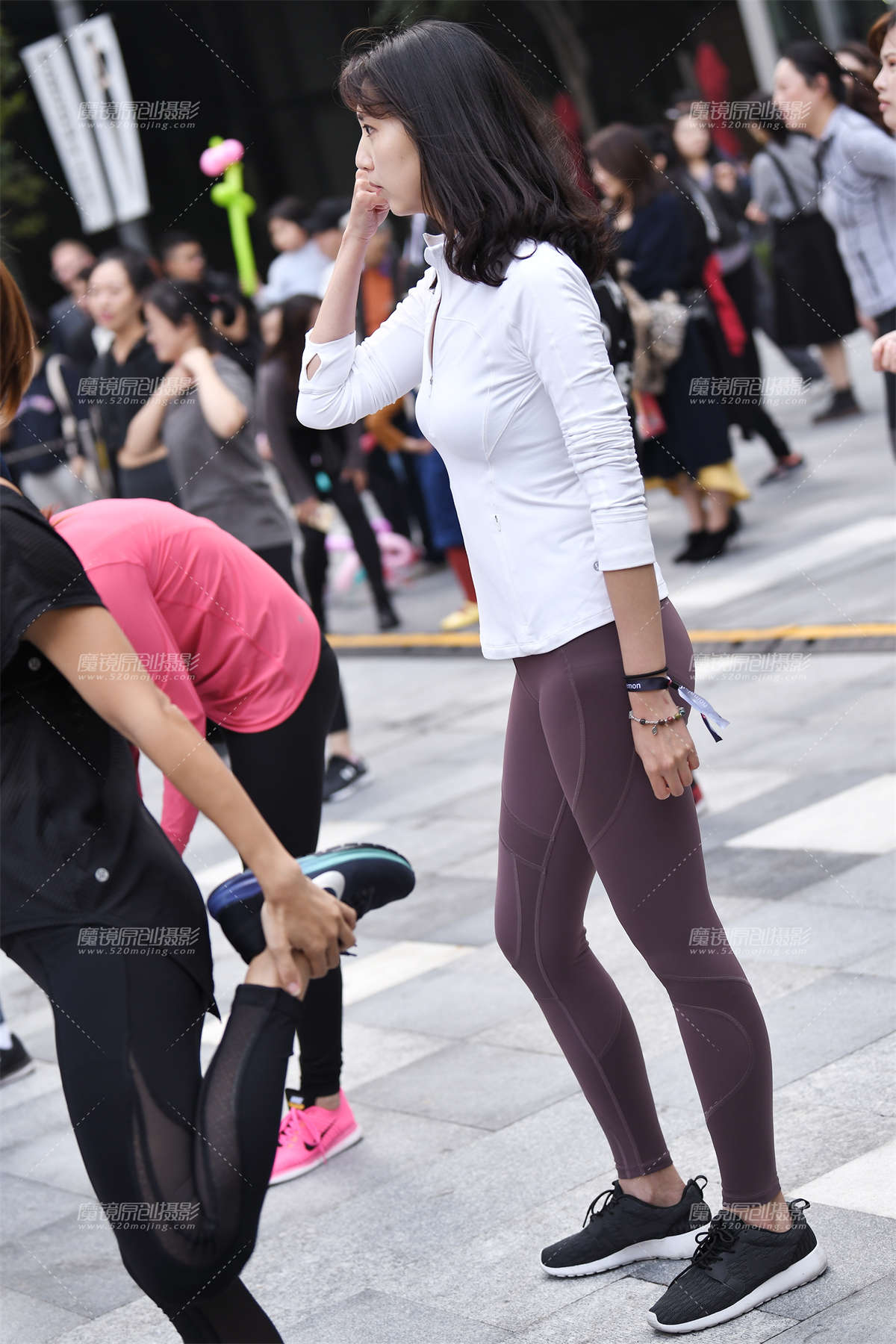 图片[2]-【咔喳赛帖】枣红与黑色-日更街拍