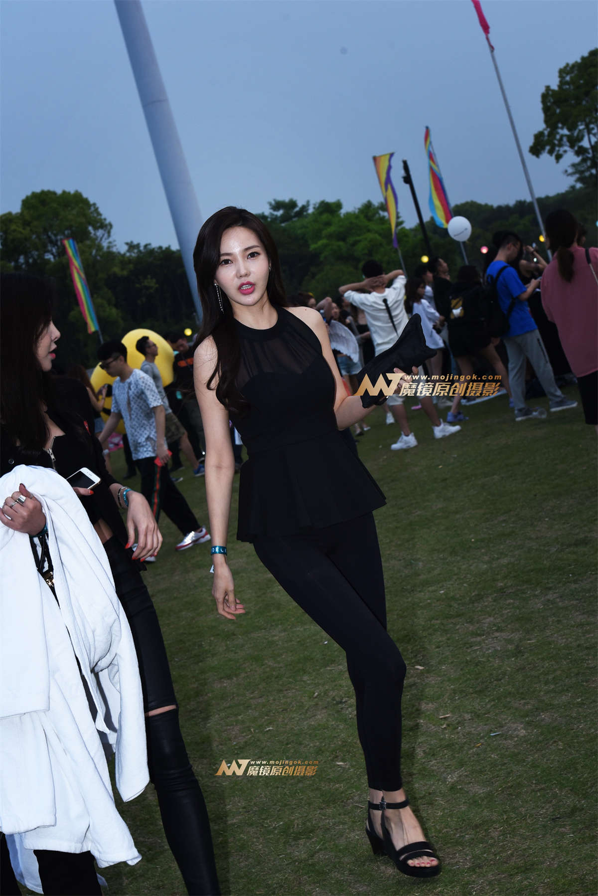 【咔喳赛贴】貌似一位白富美-日更街拍